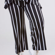 Magna – Elastische Hose mit weitem Bein und schwarzen und weißen Linien