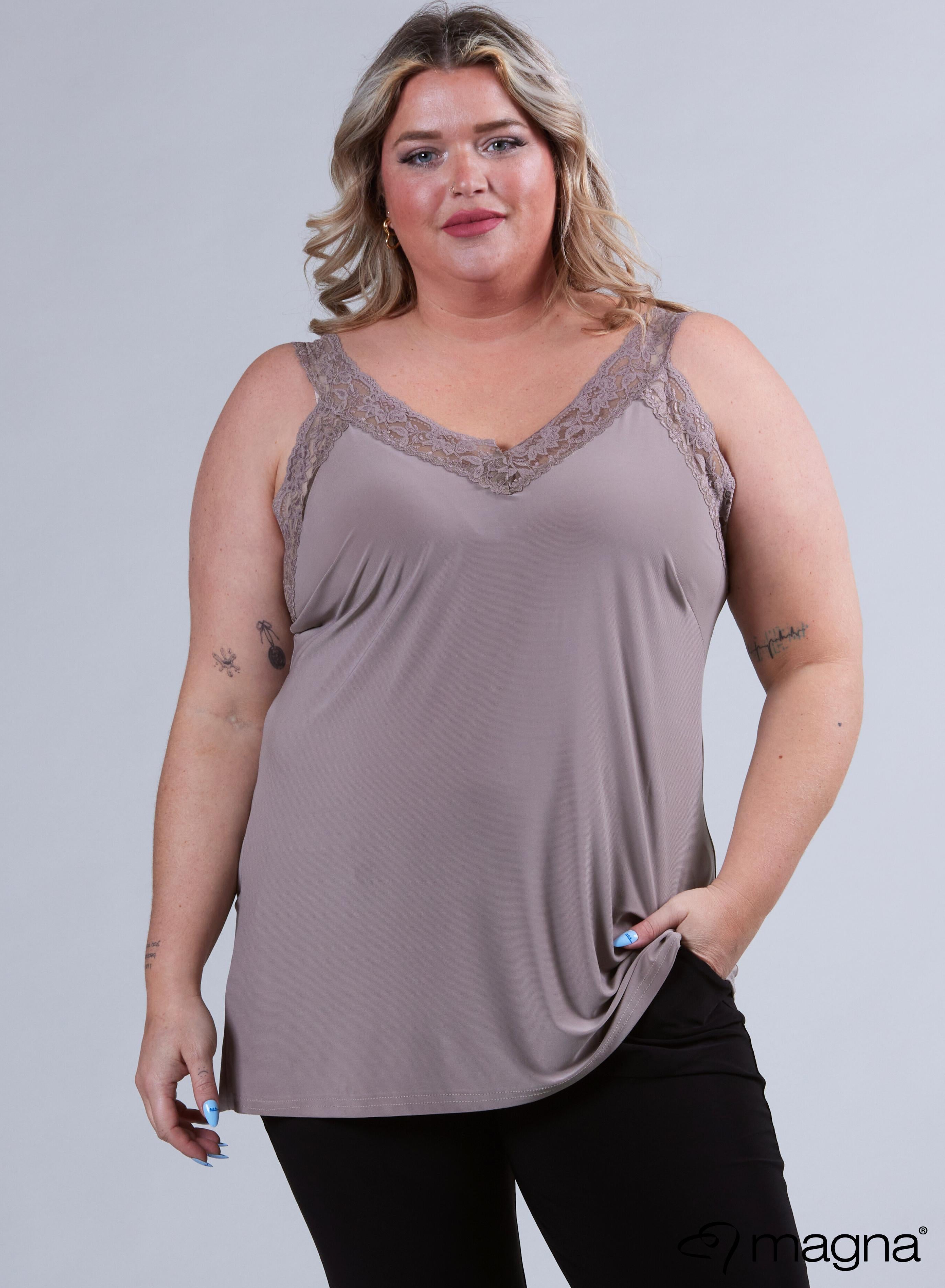 Magna Short Lace Top Solid Sand