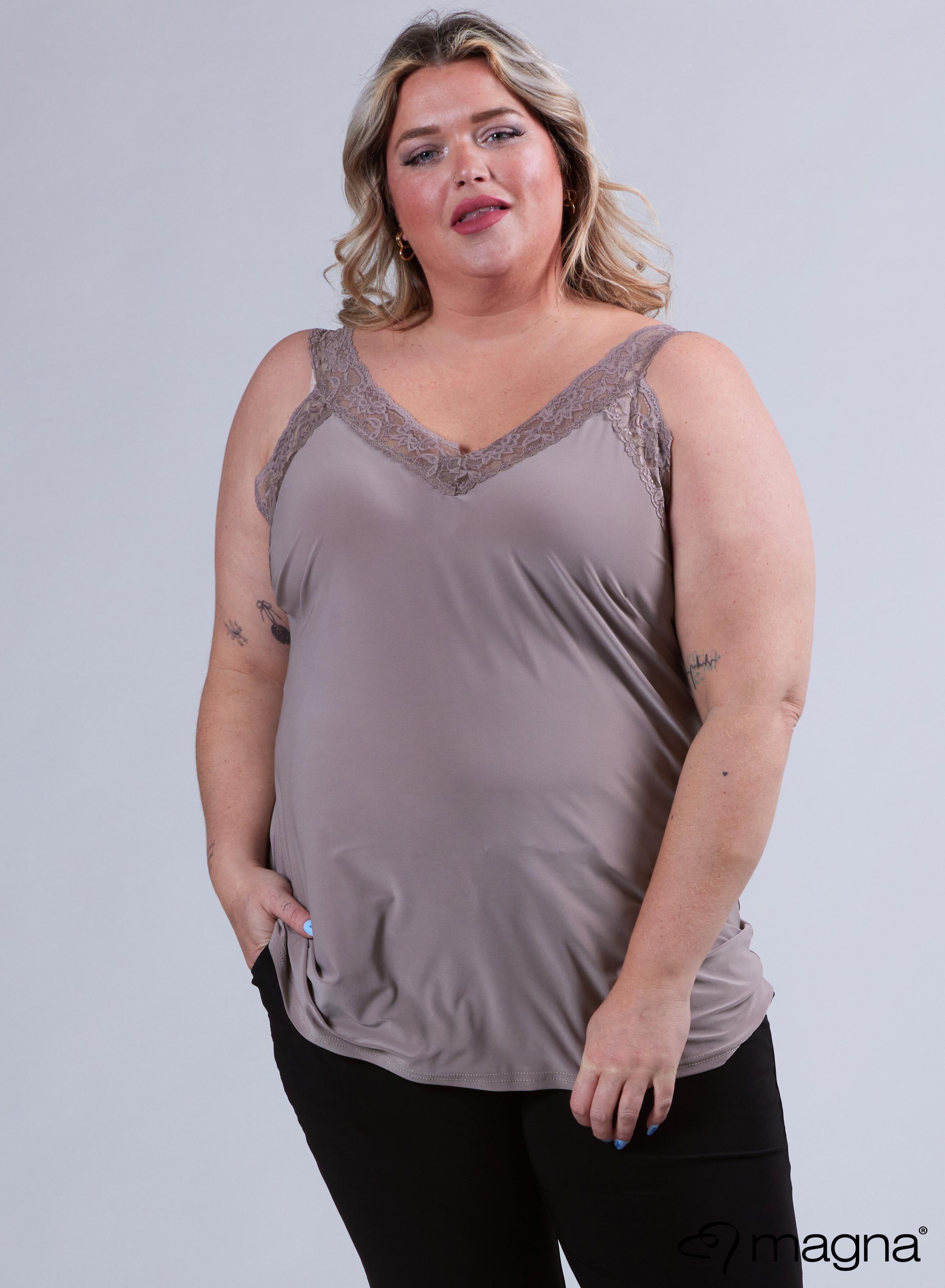 Magna Short Lace Top Solid Sand