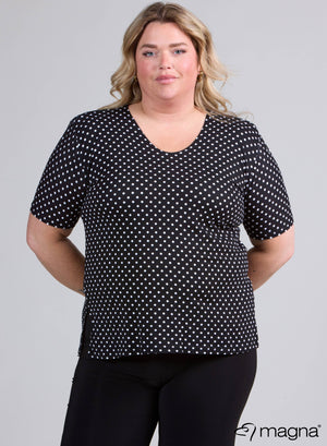 Magna Basic T-shirt van viscose met klassieke stippenprint in zwart-wit.