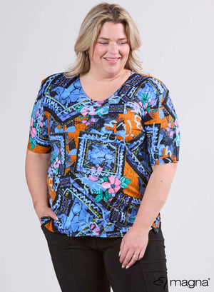 Magna Basic T-shirt van viscose met paarsblauwe print.