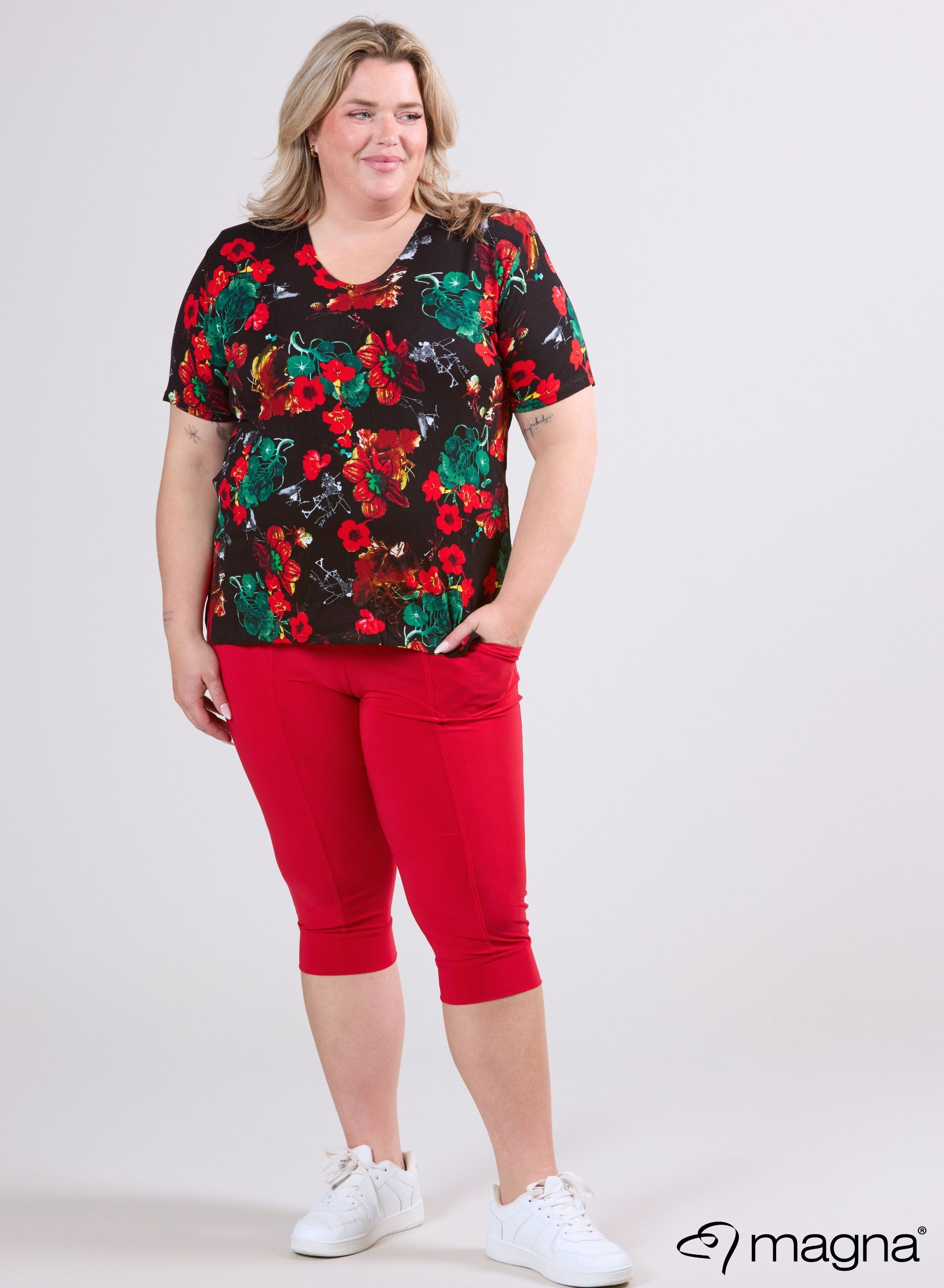 Magna Basic T-shirt Viscose Red Flower