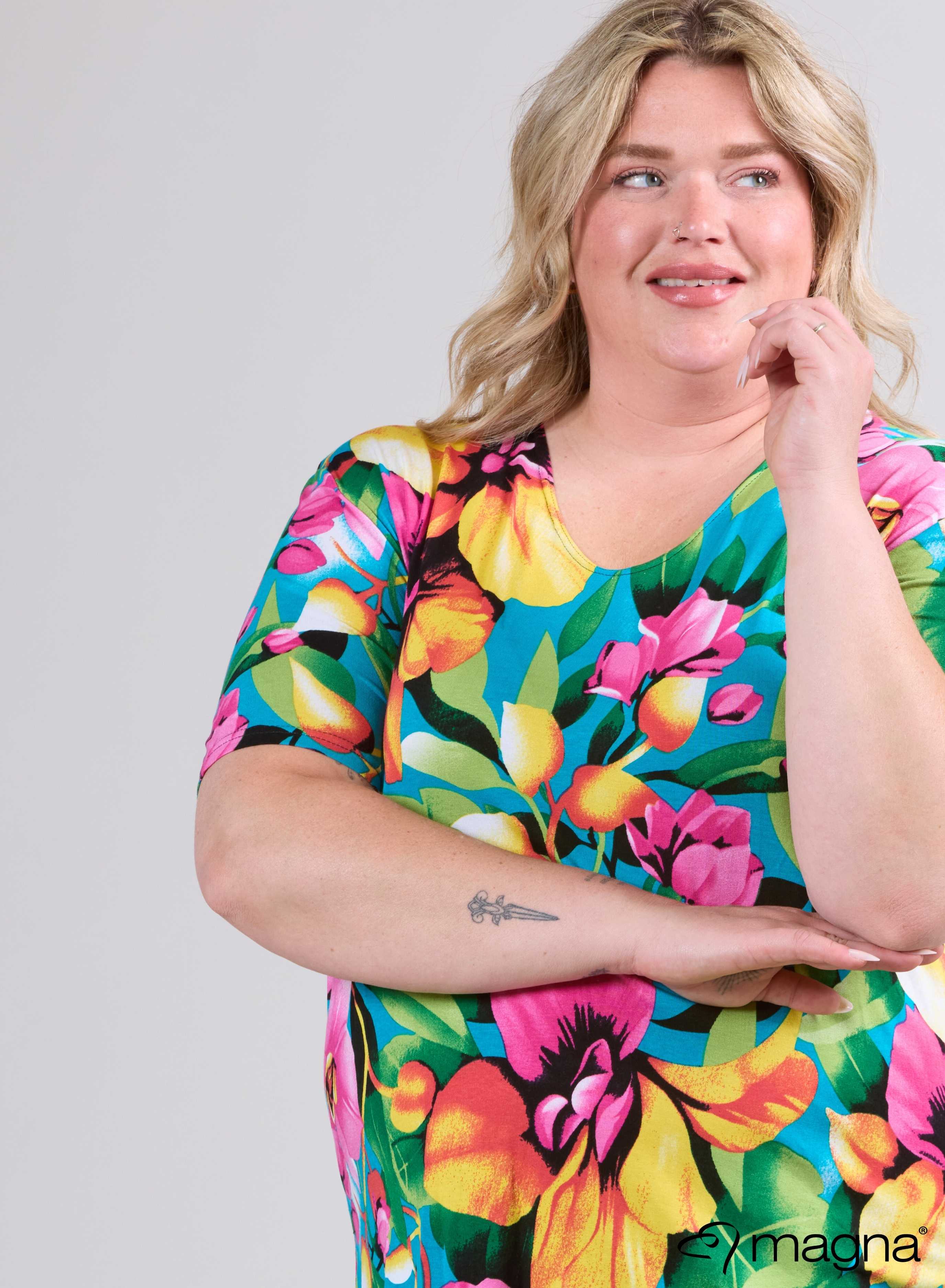Magna Basic T-shirt Viscose Flower Pink &amp; Green
