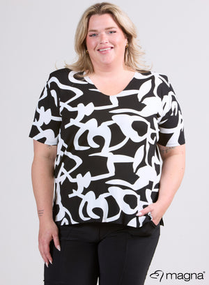 Magna Basic T-shirt van viscose met zwart-wit print.