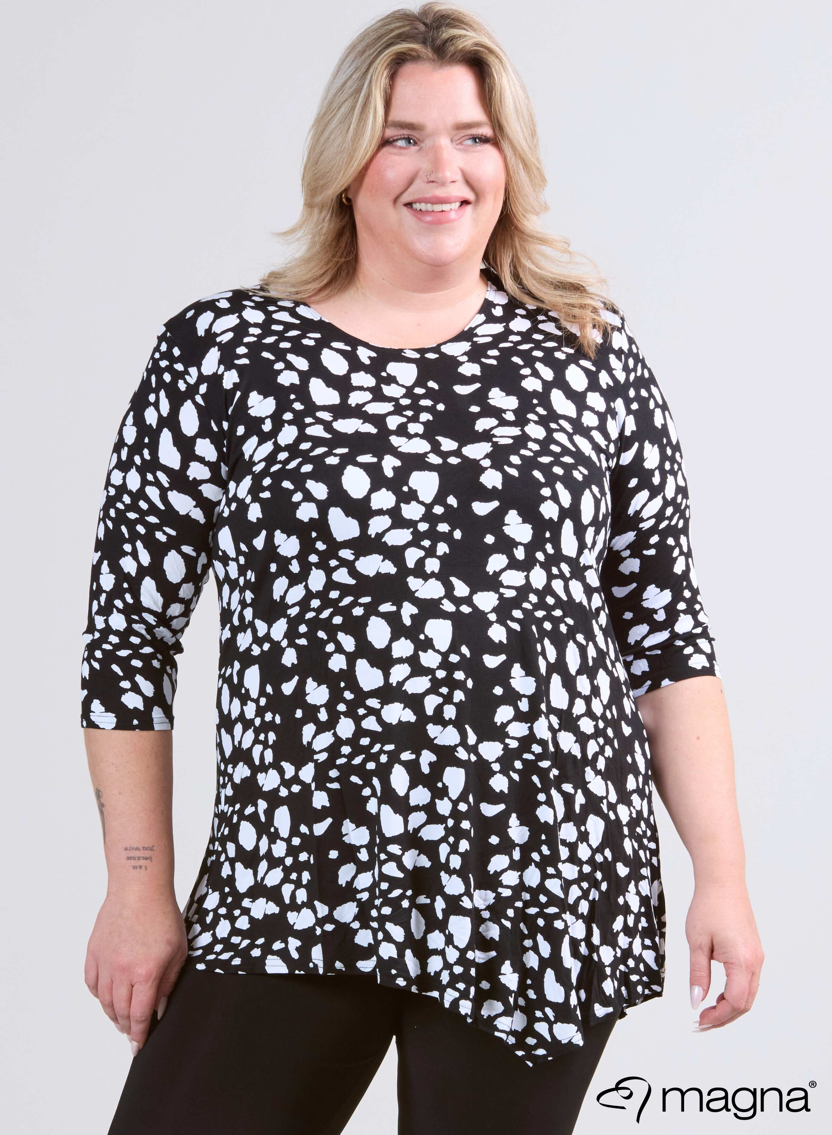 Magna Long Triangle Shirt / Tunic Animal Blocks B/W