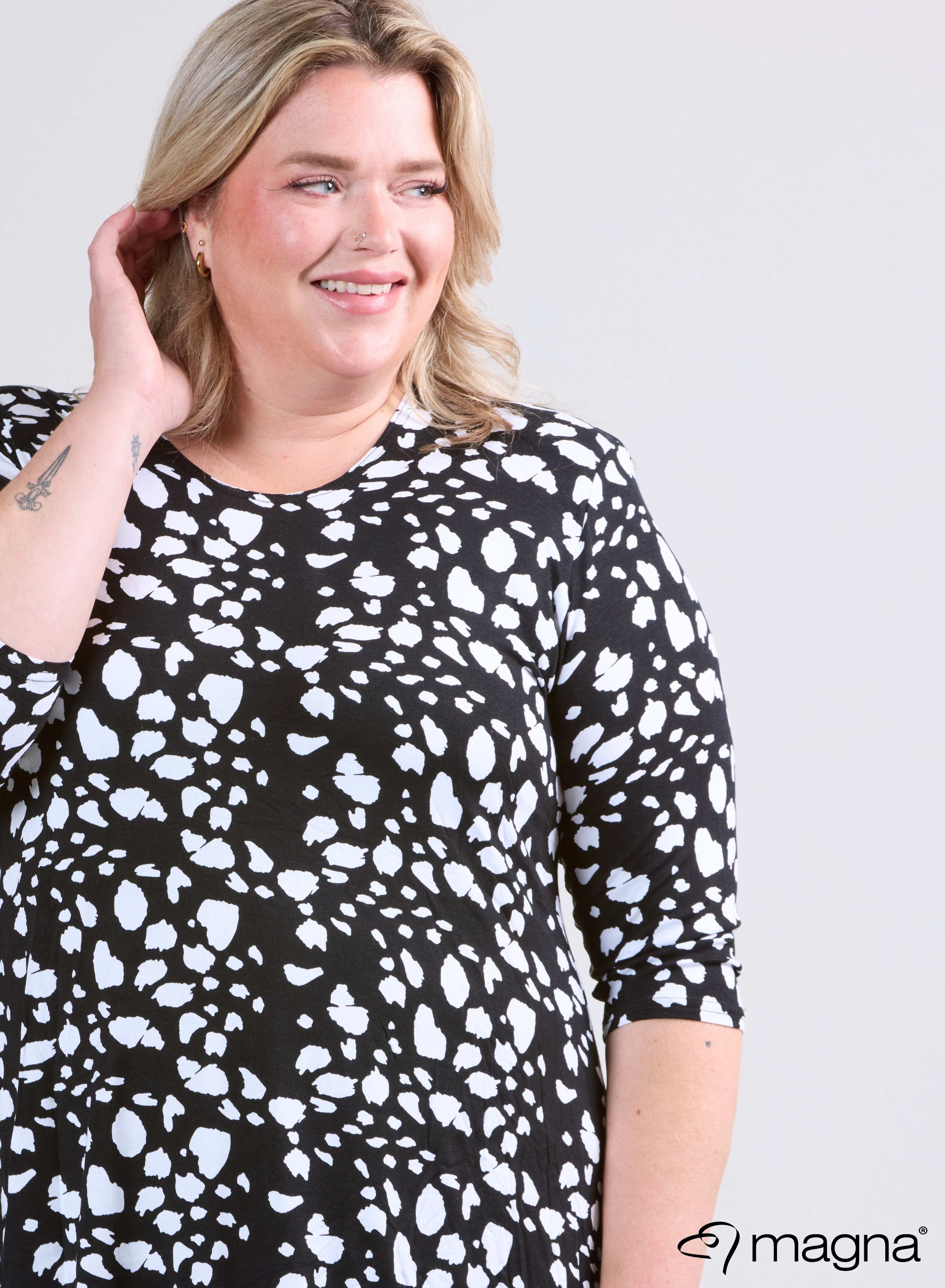 Magna Long Triangle Shirt / Tunic Animal Blocks B/W