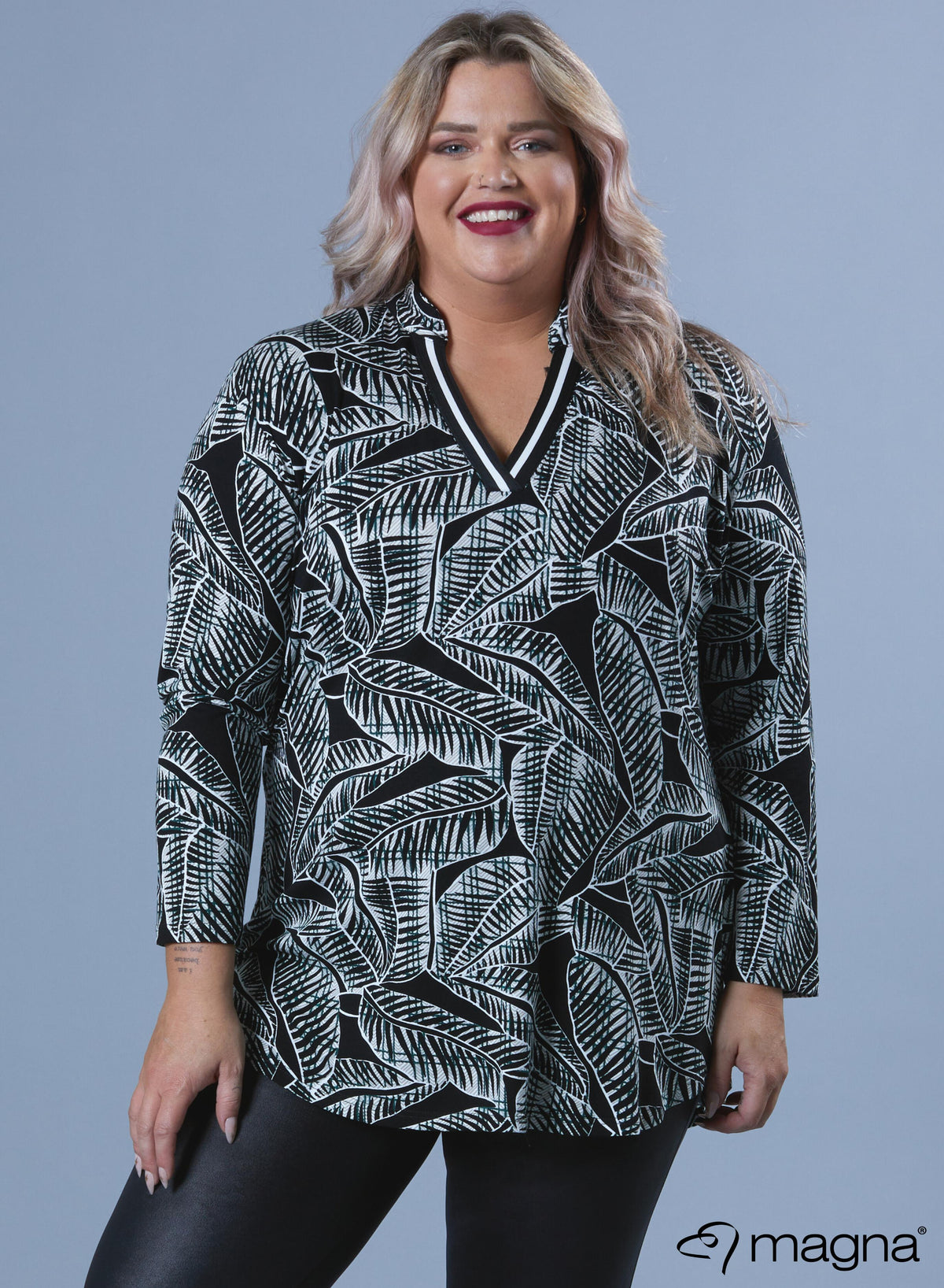 Magna V-tape Relaxed Shirt met groene bladprint