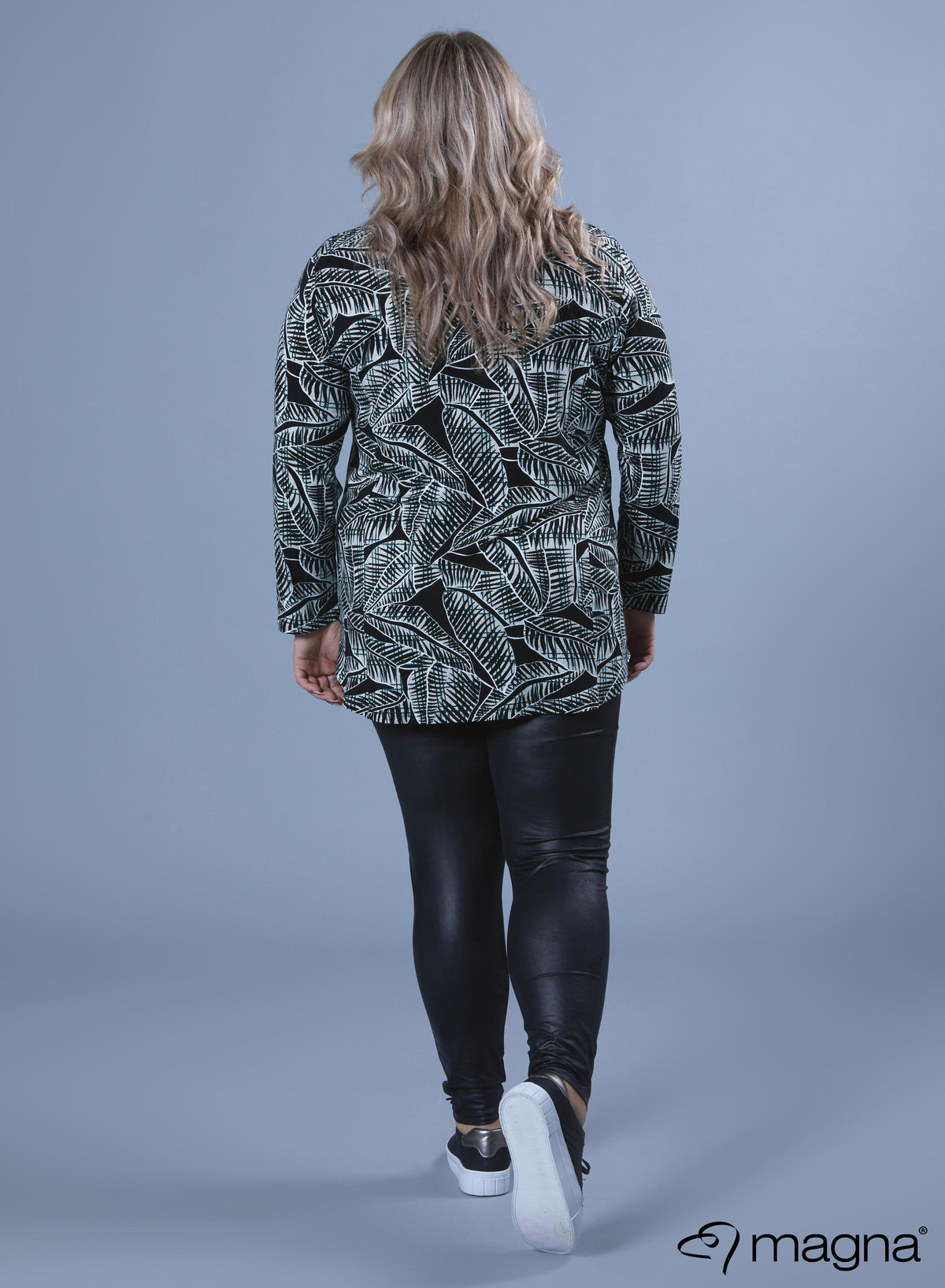 Magna V-tape Relaxed Shirt met groene bladprint