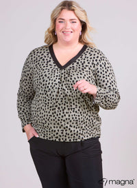 Magna Loose Fit V-Neck Shirt Dalmatian Sage Grey Print