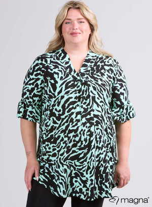 Magna Bamboo Viscose Blouse met dierenprint in mintgroen