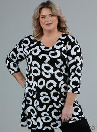B-6004 -Long Shirt Magna Black Viscose Print B/W Animal