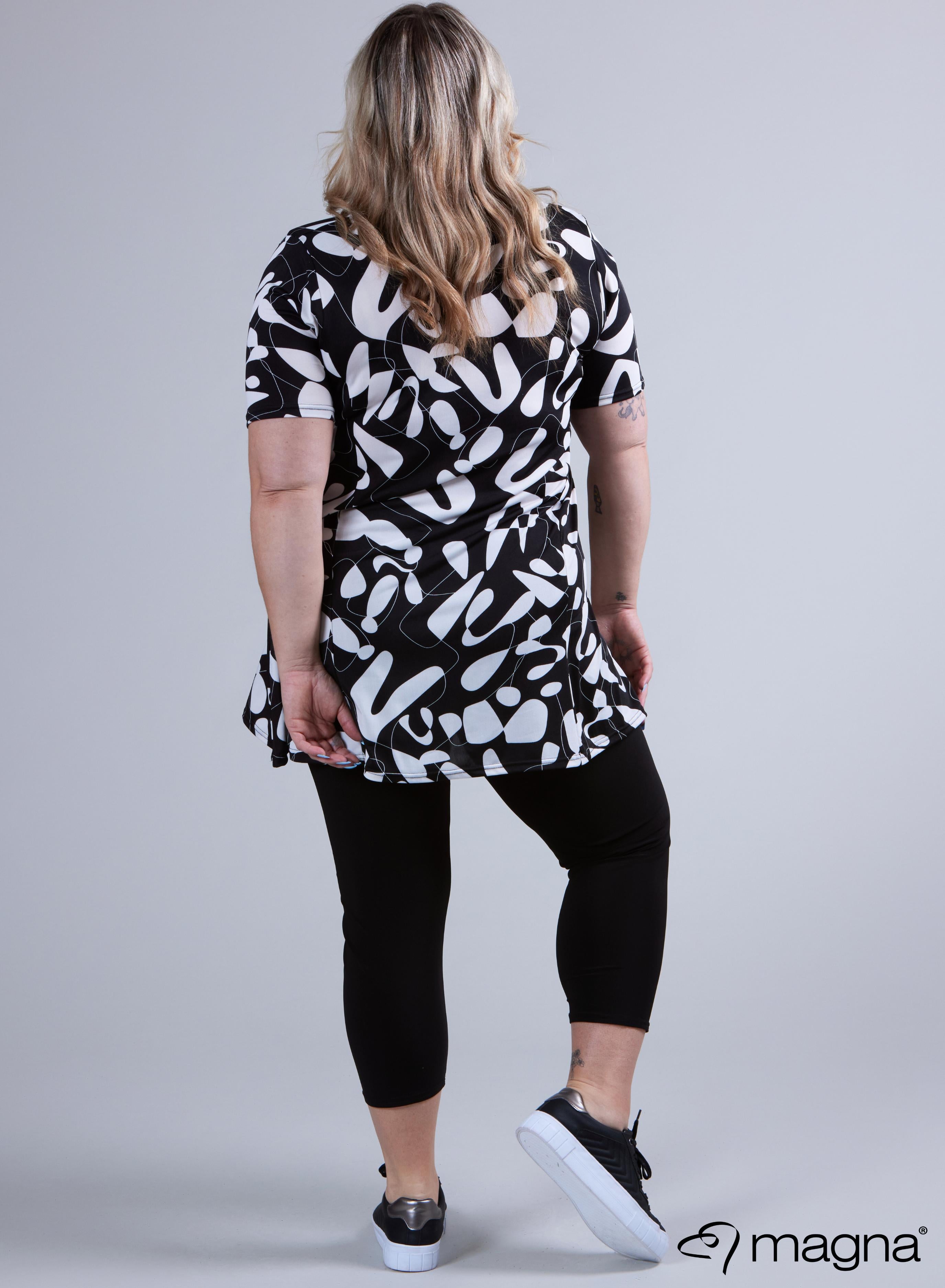 B-9004 - Bedrukt A-lijn shirt met korte mouwen in zwart-wit met vormen