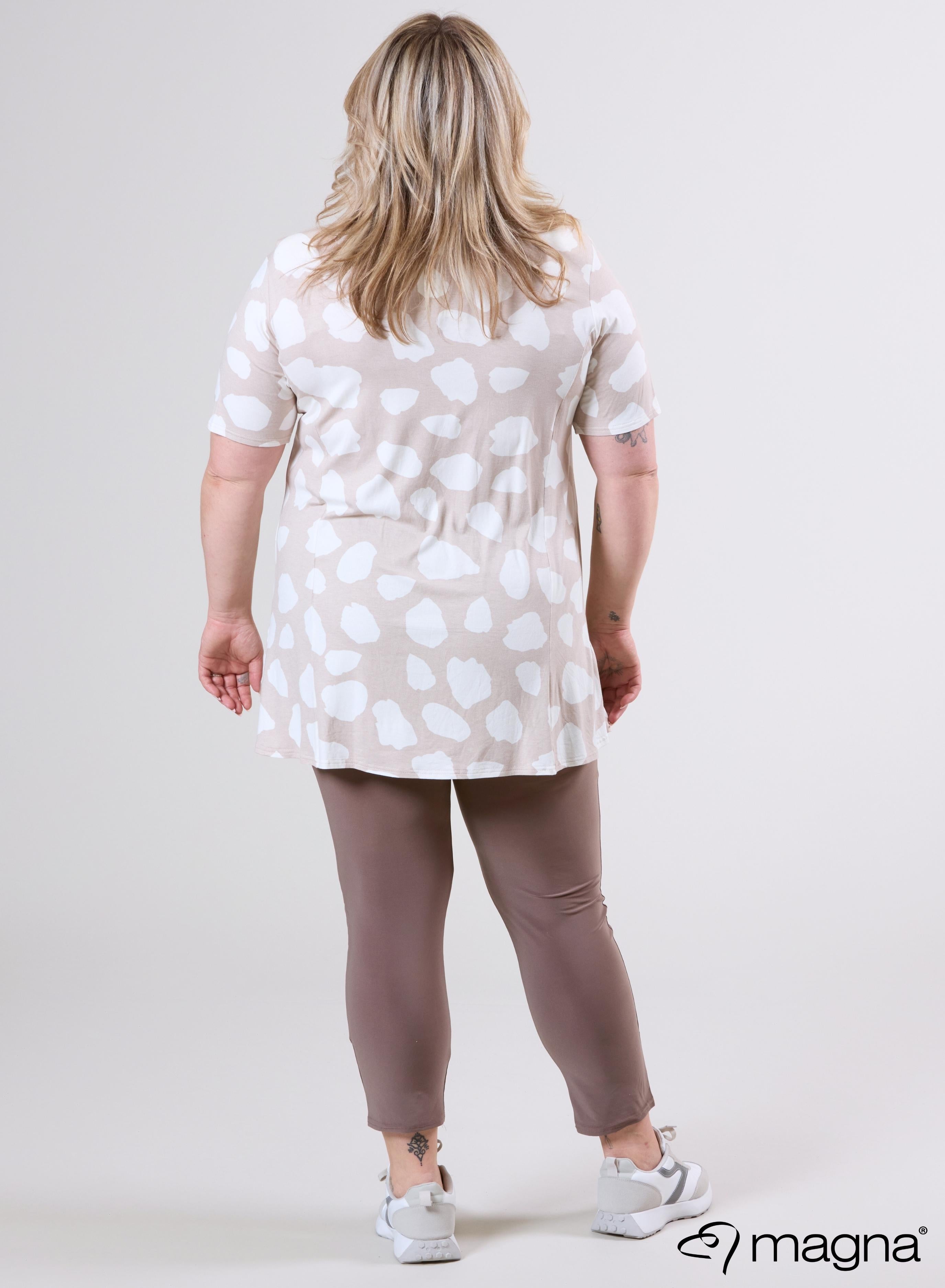 Magna T-shirt met korte mouwen en A-lijn model, met grote koeienprint, zwart