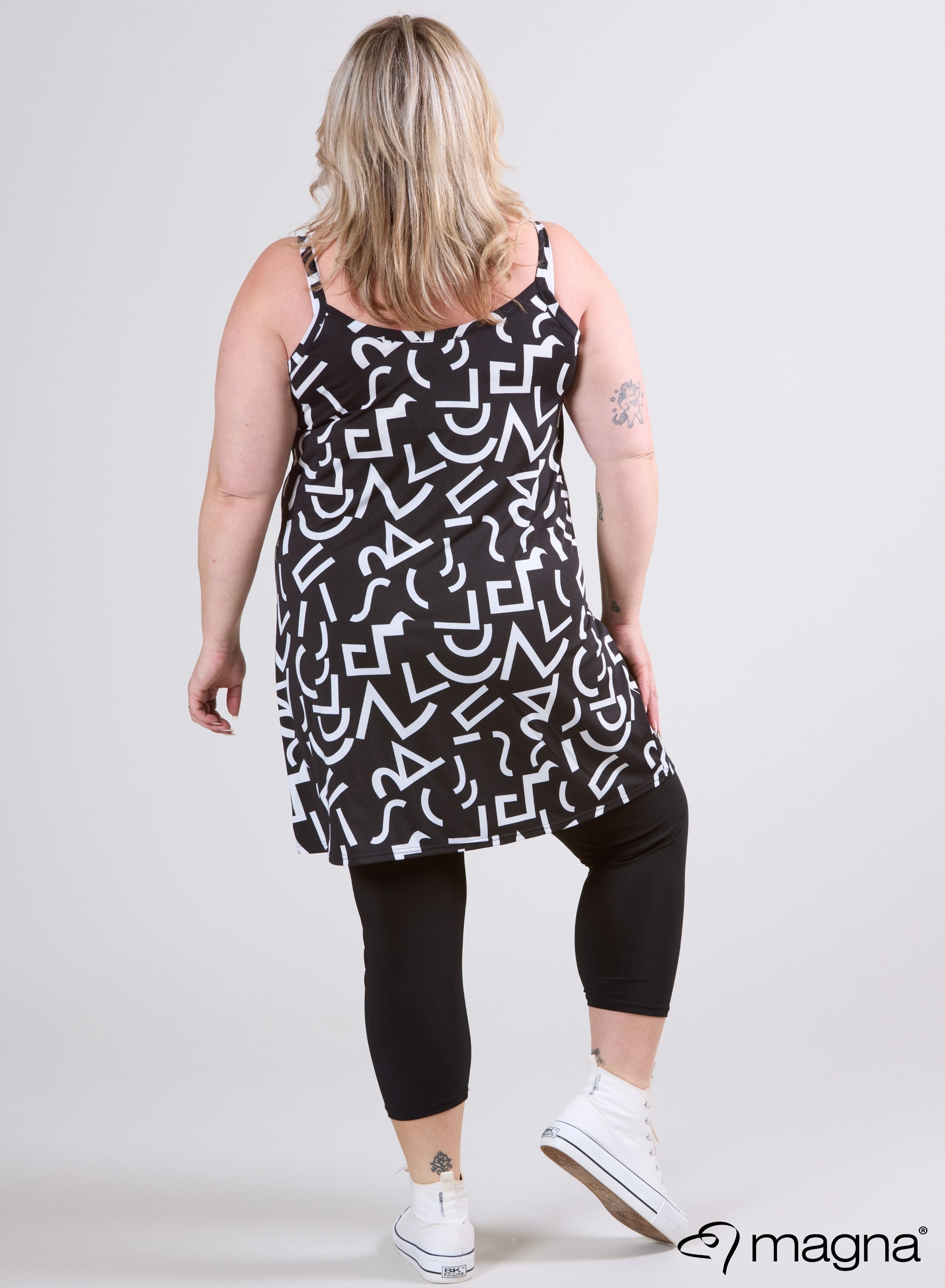 Magna Long Spaghetti Tunic B/W Signs