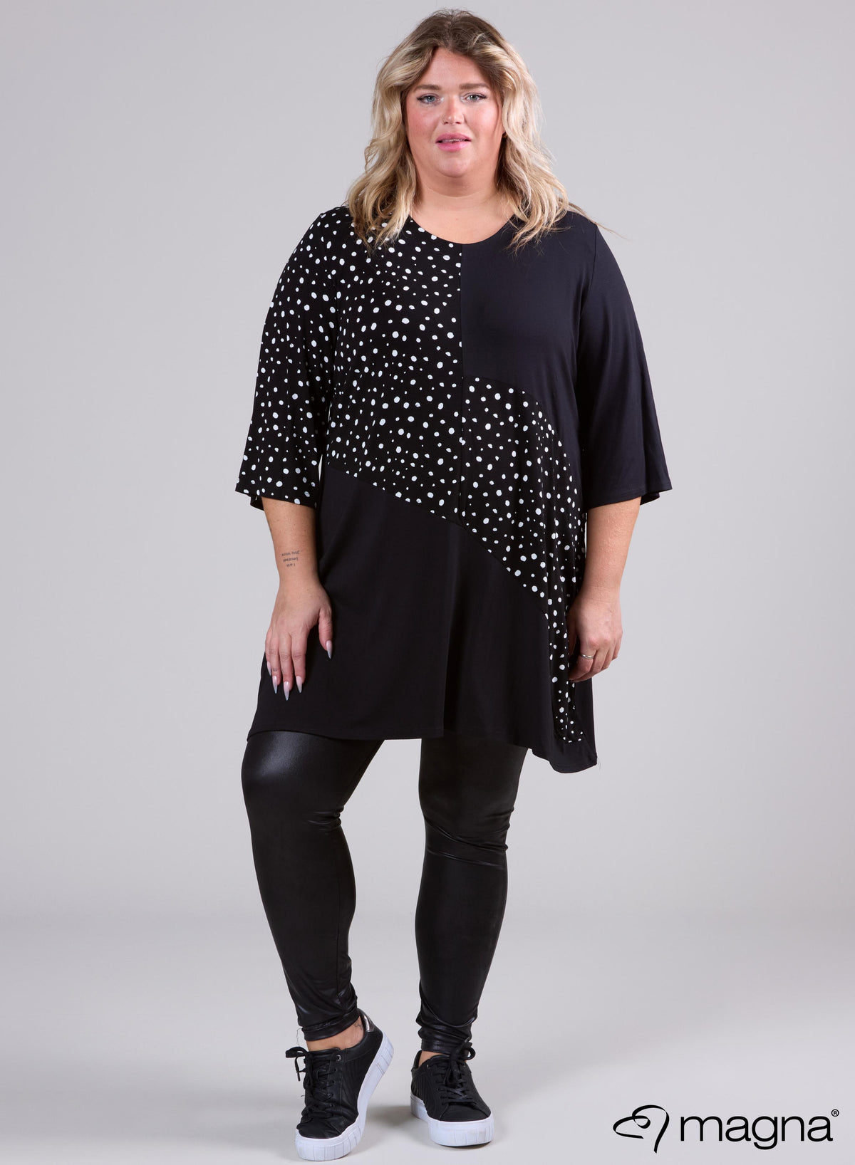 Magna Combinatie Tuniek Beschilderd met Polka Zwart