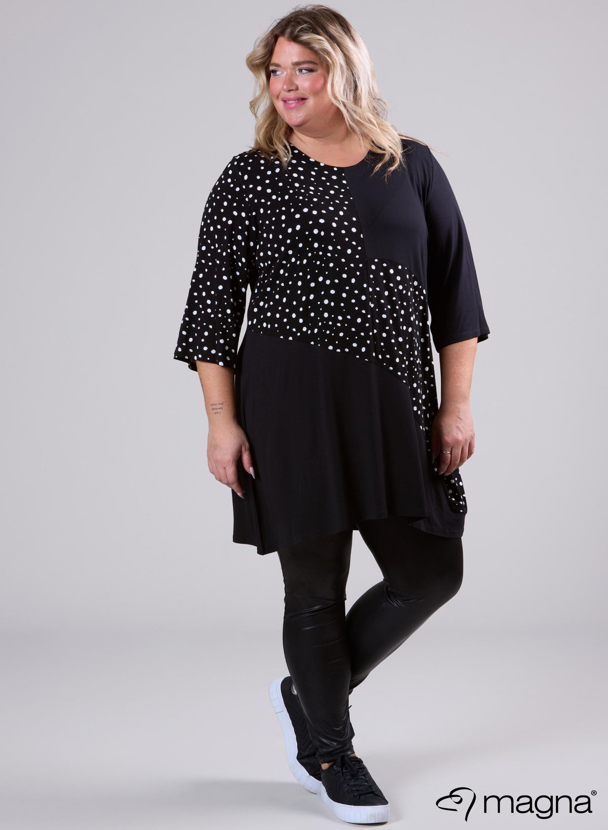 Magna Combinatie Tuniek Beschilderd met Polka Zwart