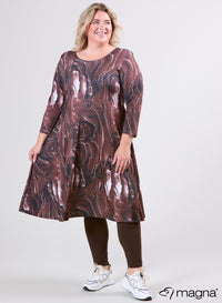 Magna Lange A-lijn Jurk met Print Pebble Waves Bruin
