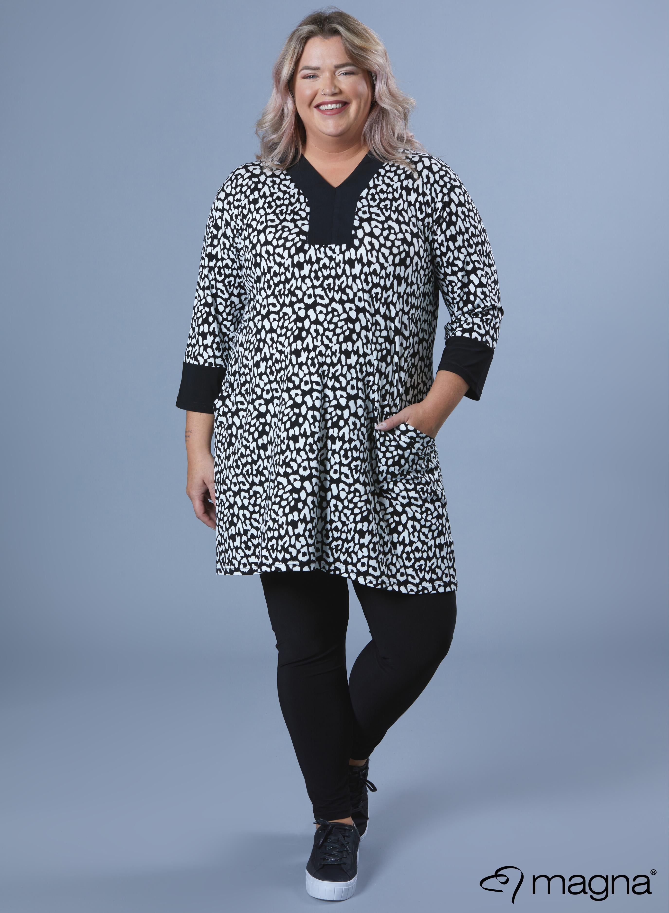 Magna V-neck Pocket Tunic Black &amp; White Leopard Print