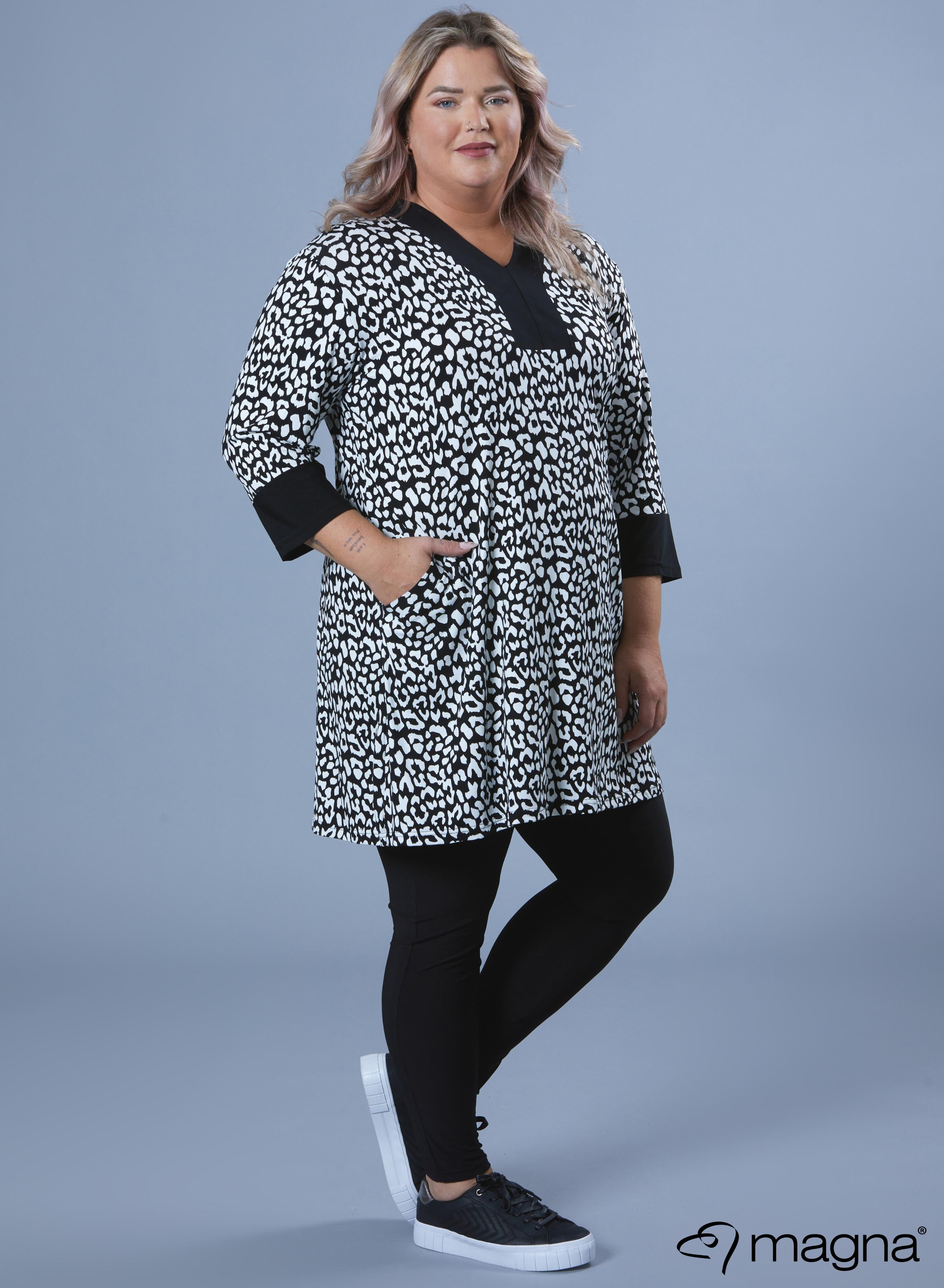 Magna V-neck Pocket Tunic Black &amp; White Leopard Print