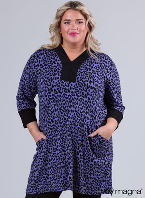 Magna V-hals tuniek met zakken, paars met luipaardprint