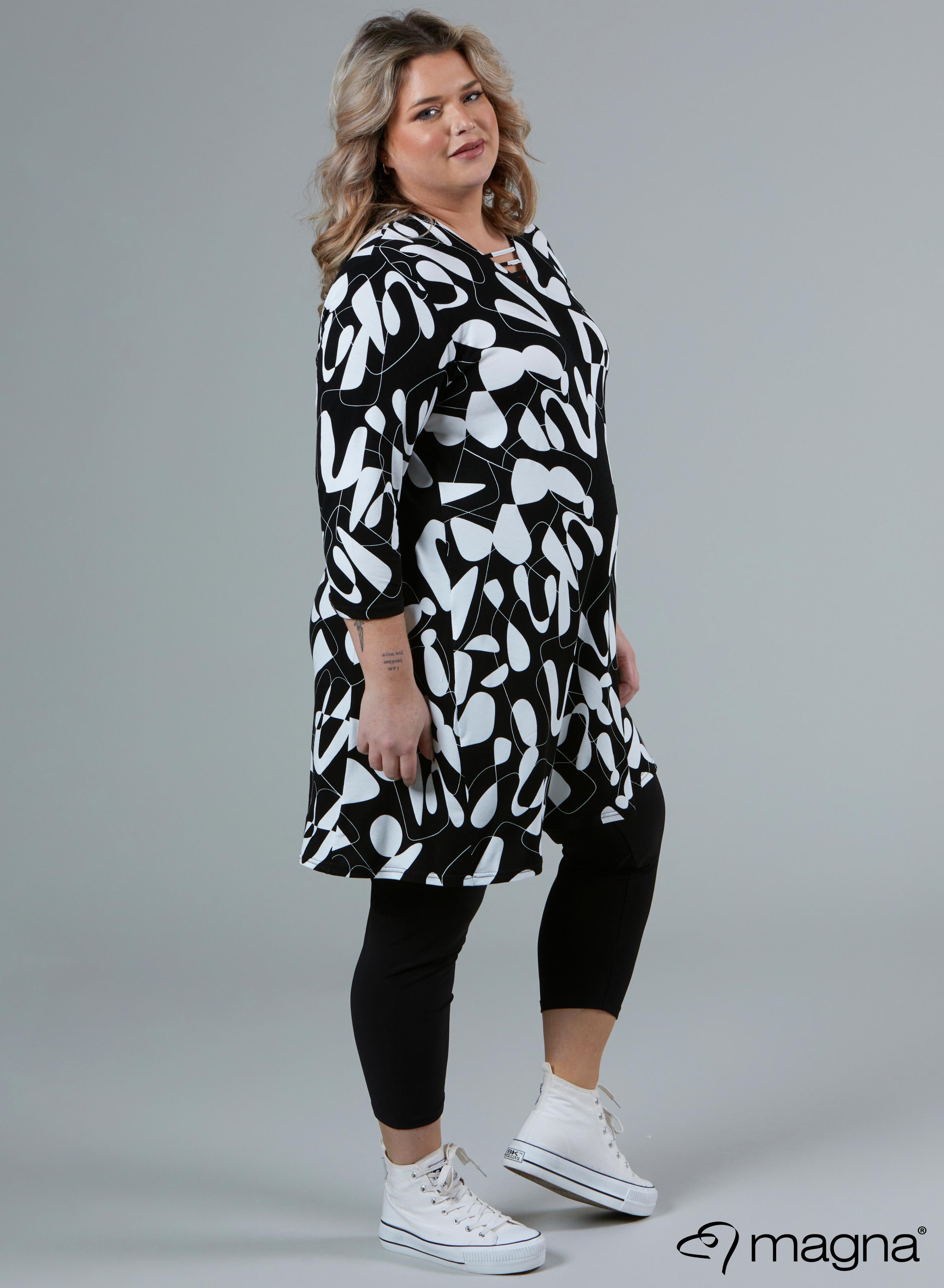C-2320 Viscose Printed Relaxed V-Strap Tunic Black &amp; White Shapes