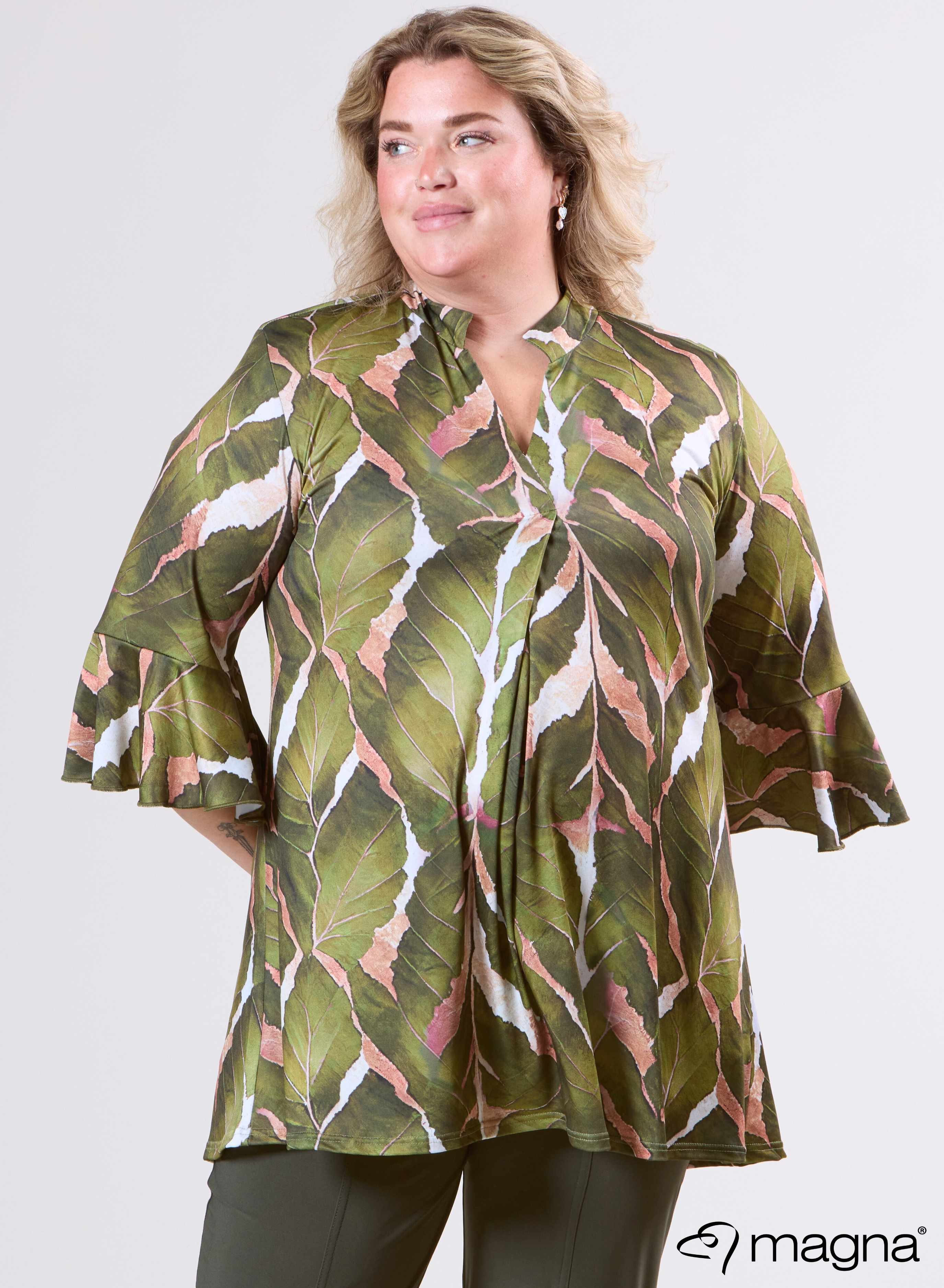 Magna Flared Mouwen en Relaxed Fit Autumn Leaves Groen