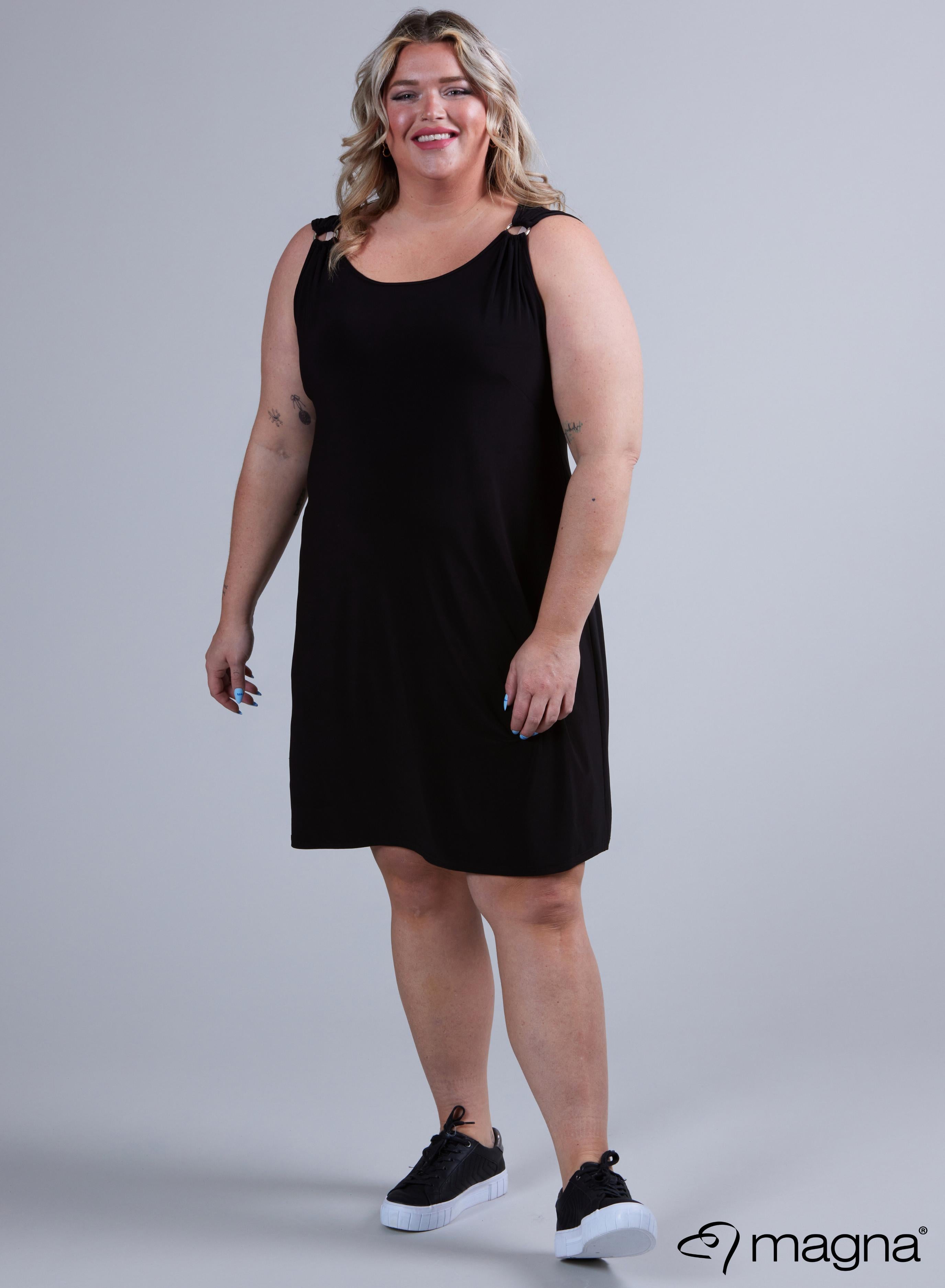 C-8030 - Langes Kleid mit soliden Ringen in Schwarz