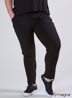 Magna Relaxed Travel Pants Schwarz