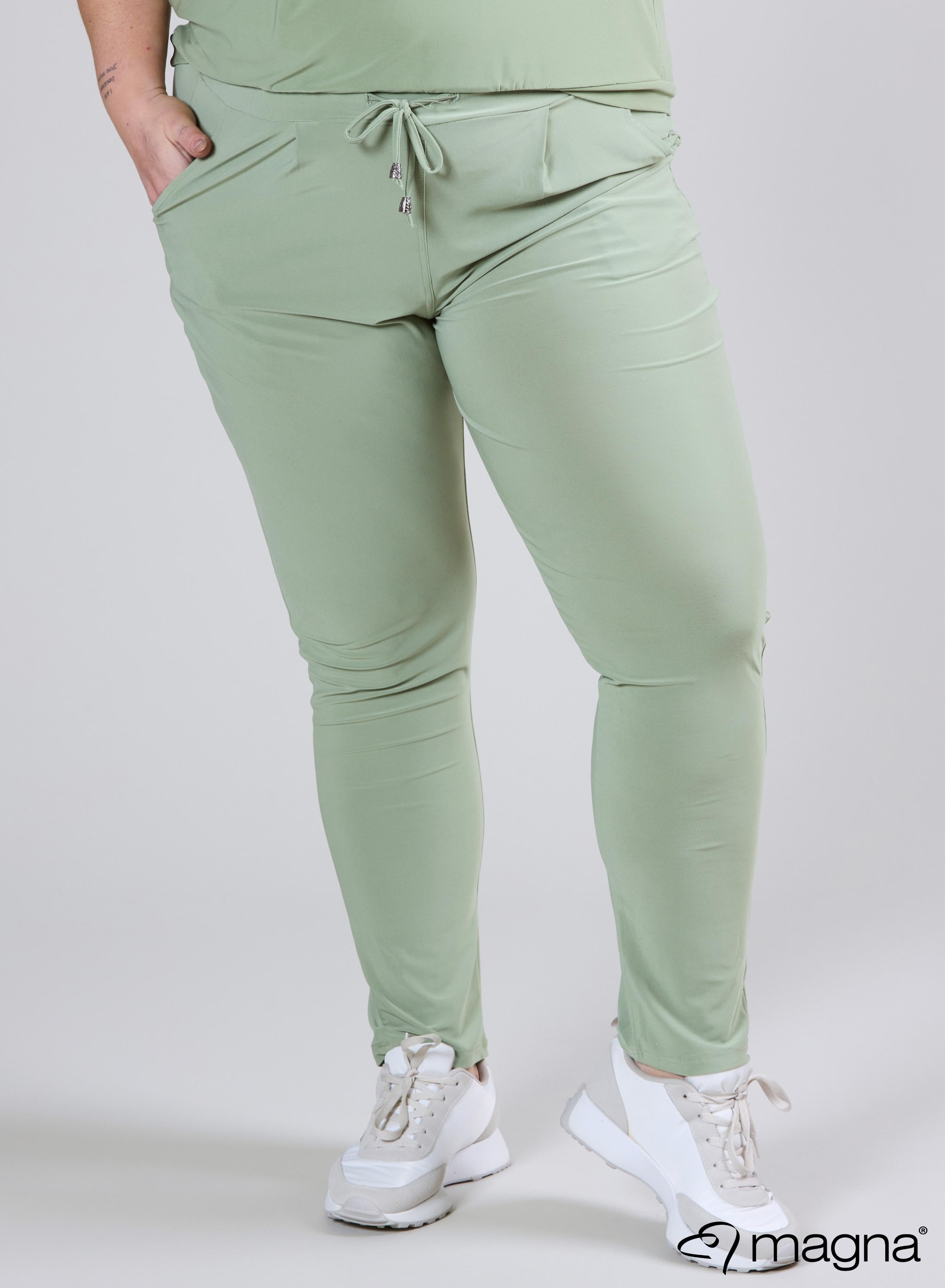 D-2102 - Relaxte reisbroek maat L, kaki