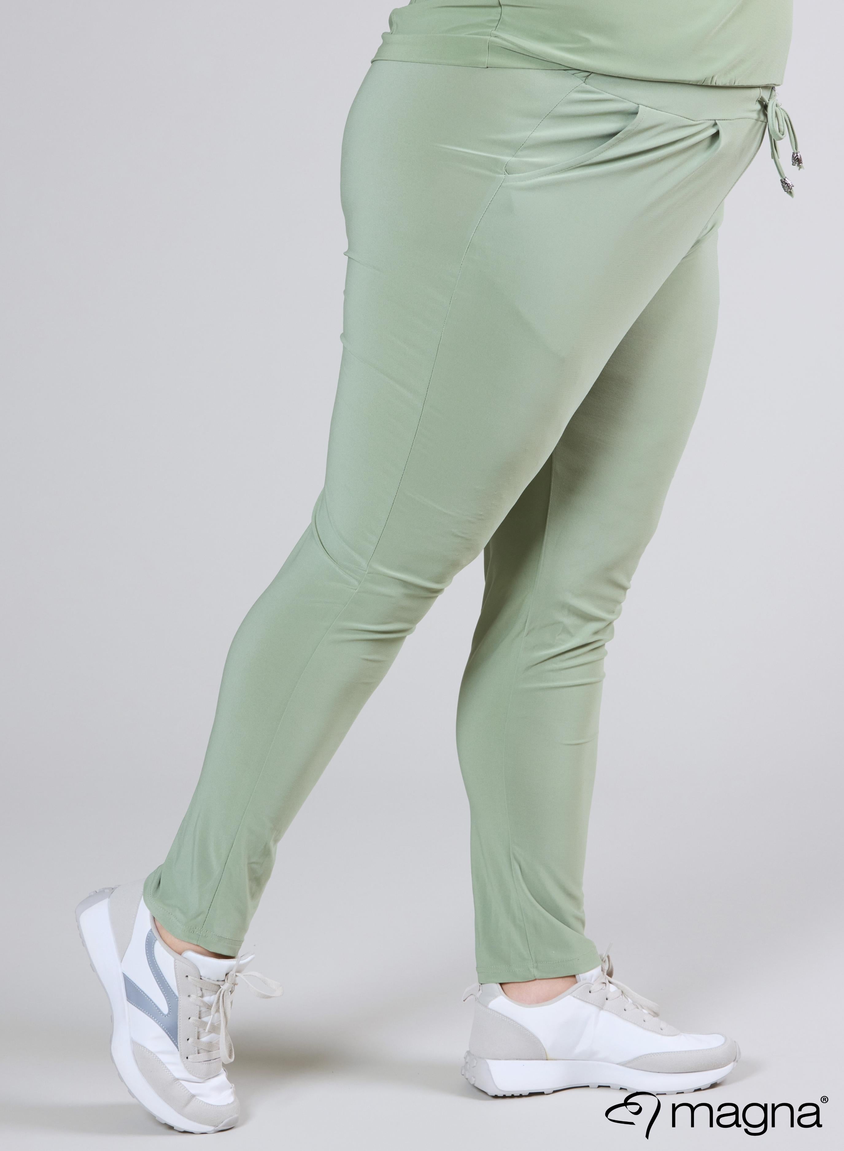 D-2102 - Relaxte reisbroek maat L, kaki