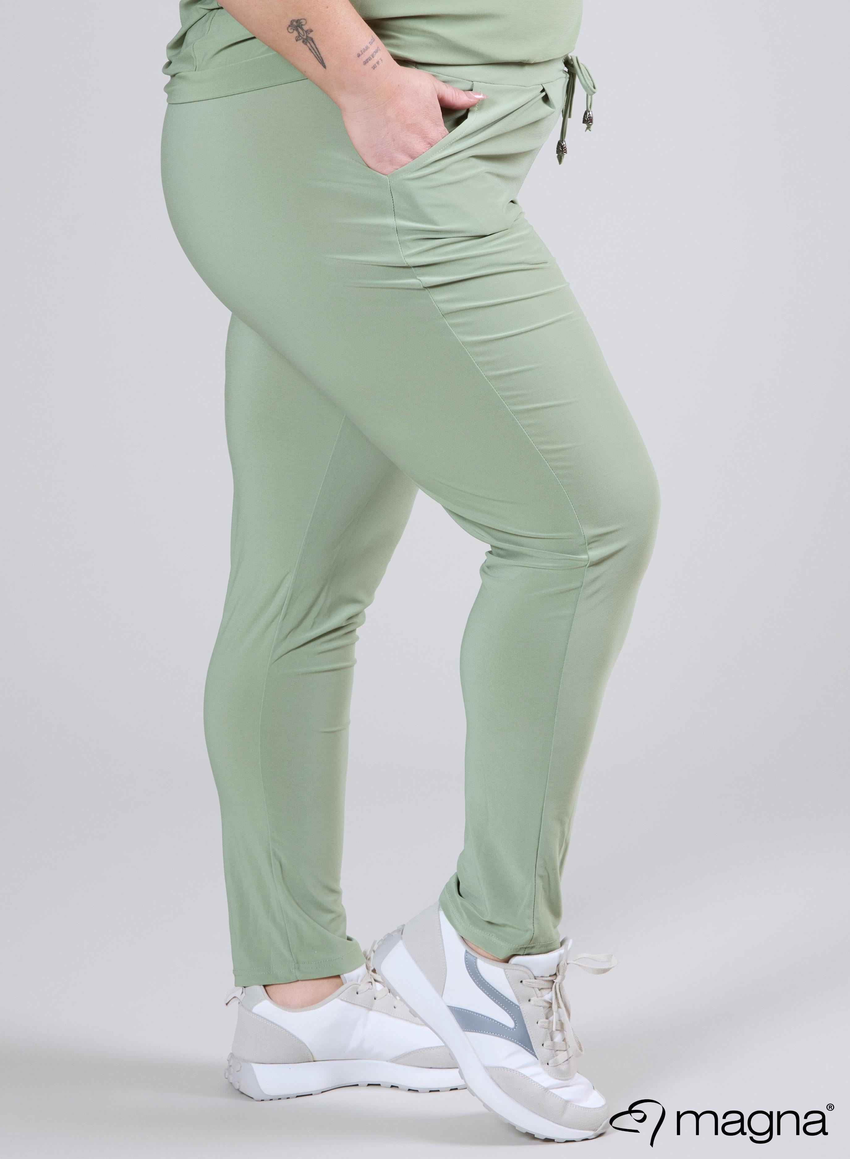 D-2102 - Relaxte reisbroek maat L, kaki