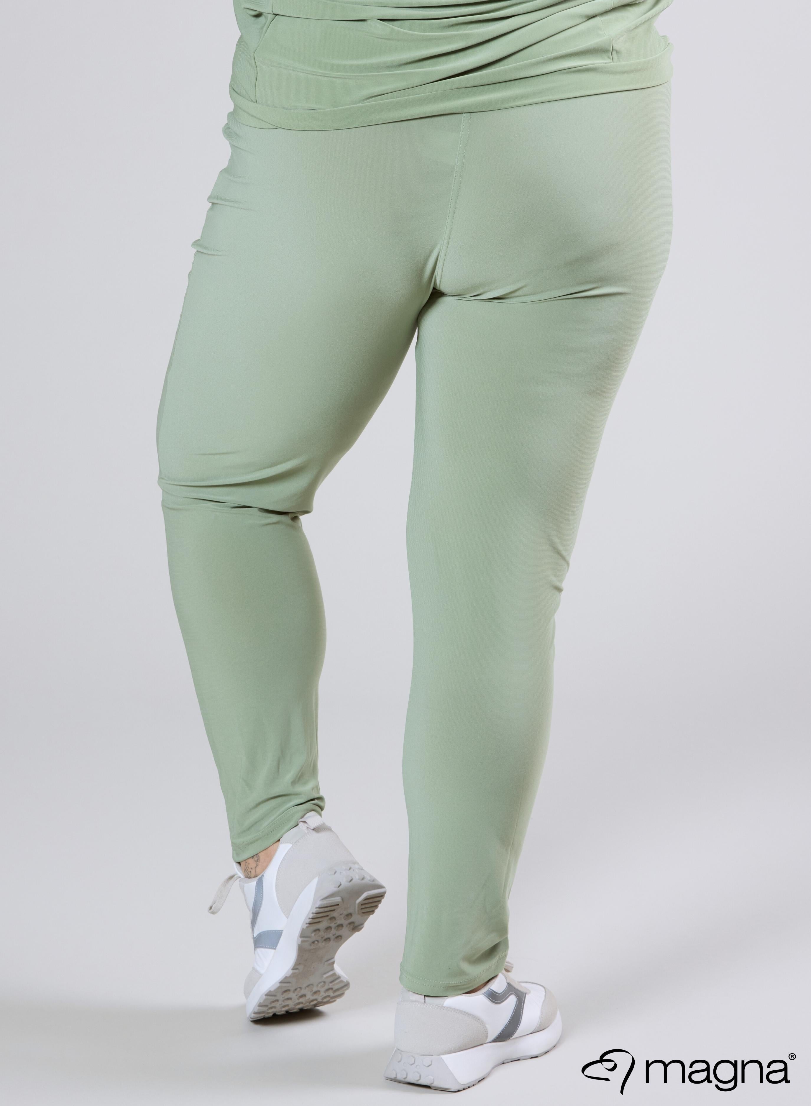 D-2102 - Relaxte reisbroek maat L, kaki