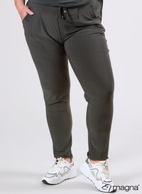 Magna Relaxed Travel Broek Olijfgroen