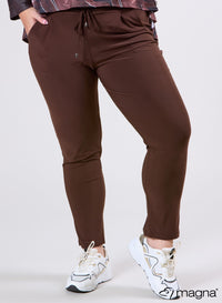 Magna Relaxed Travel Broek Bruin