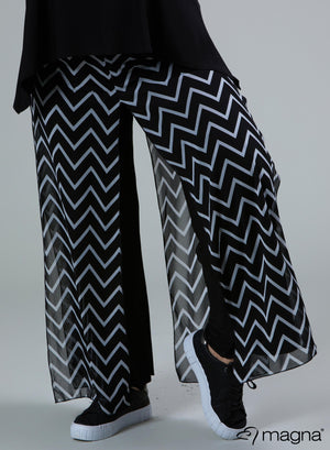 Magna Chiffon gelaagde wijde broek met grote chevronprint