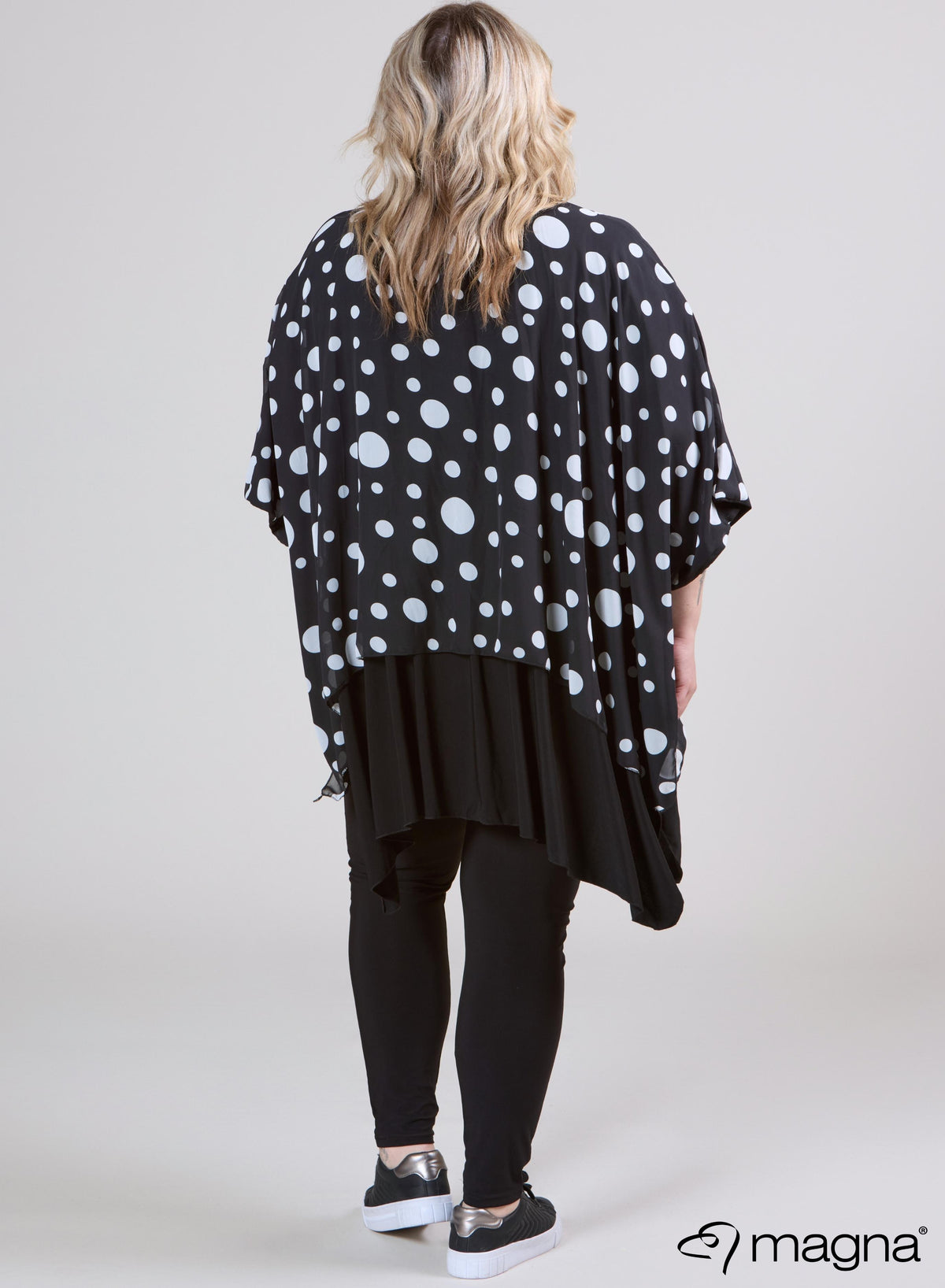 Magna Printed Chiffon One Size Dubble Layer Poncho Big Polka B/W