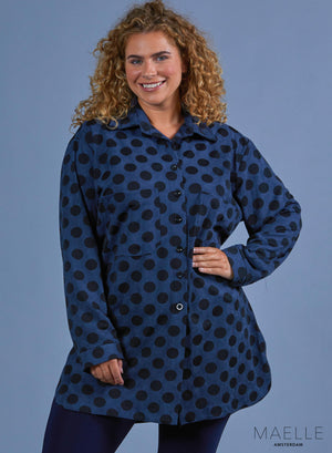 Maelle Oversized-Bluse mit Knöpfen, Wildleder-Feeling, Punkte, Blau