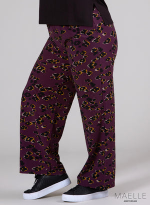 Maelle broek met wijde pijpen en luipaardprint in pruimkleur