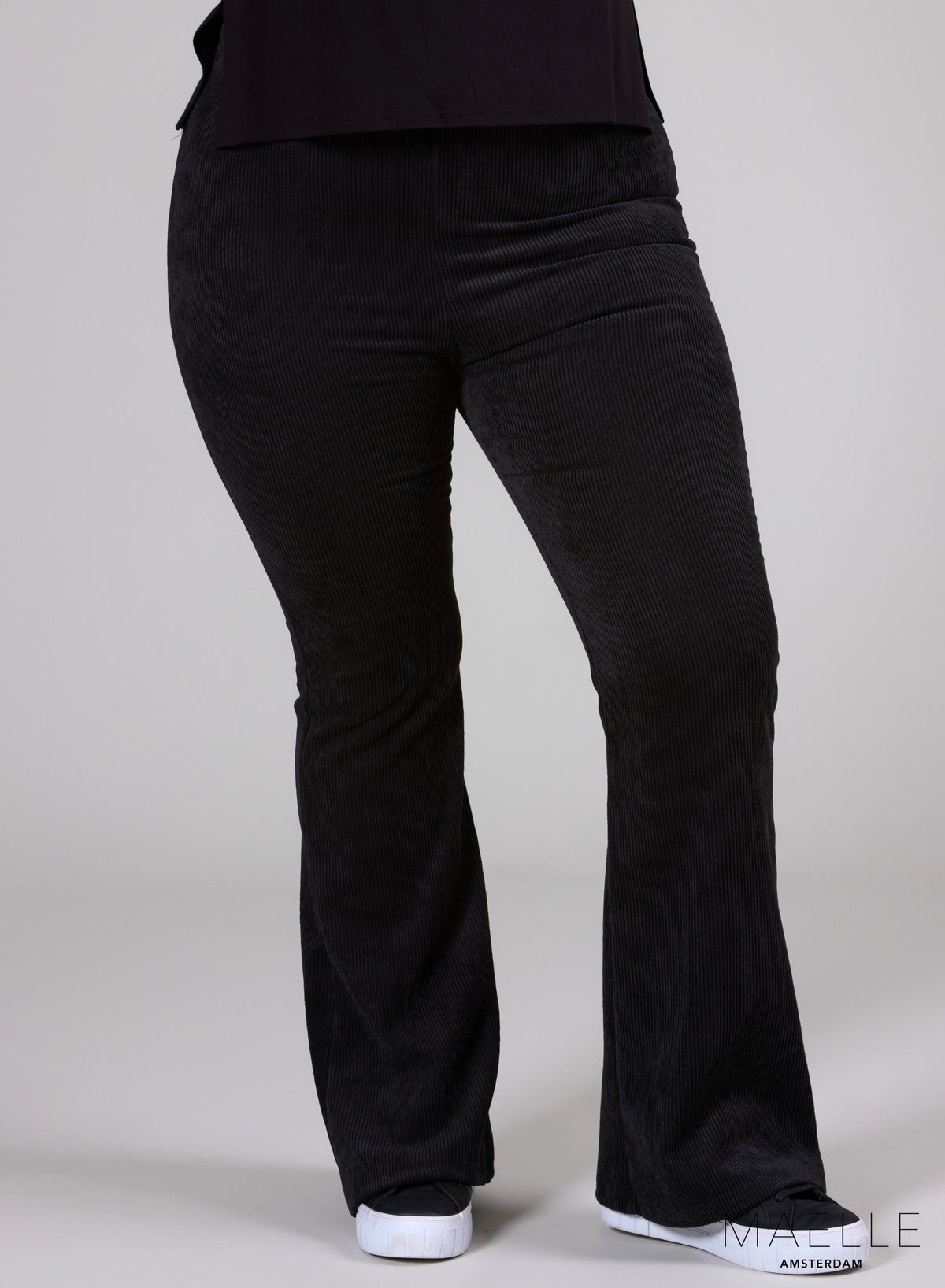 Maelle Curdoroy flared broek zwart