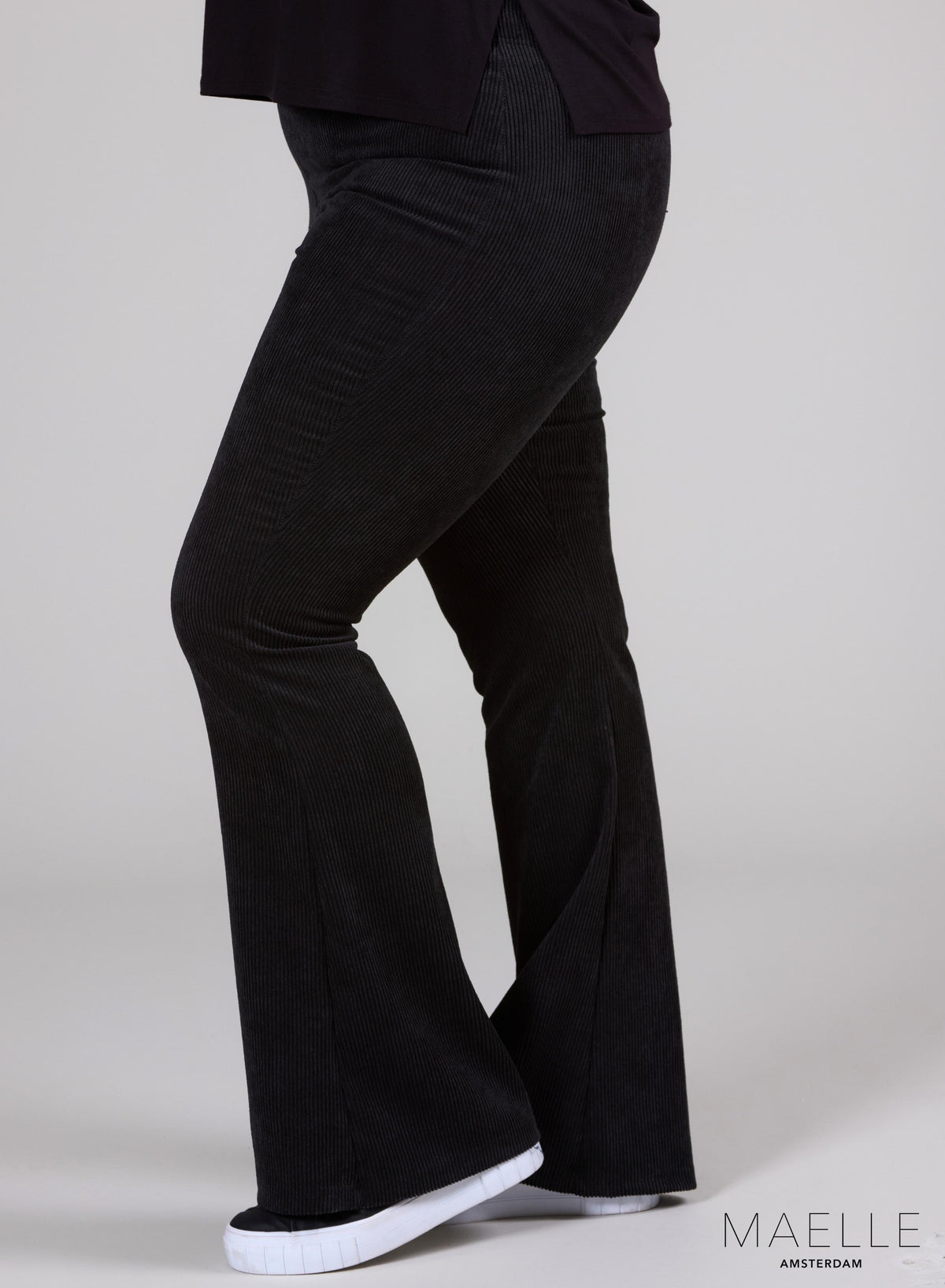 Maelle Curdoroy flared broek zwart