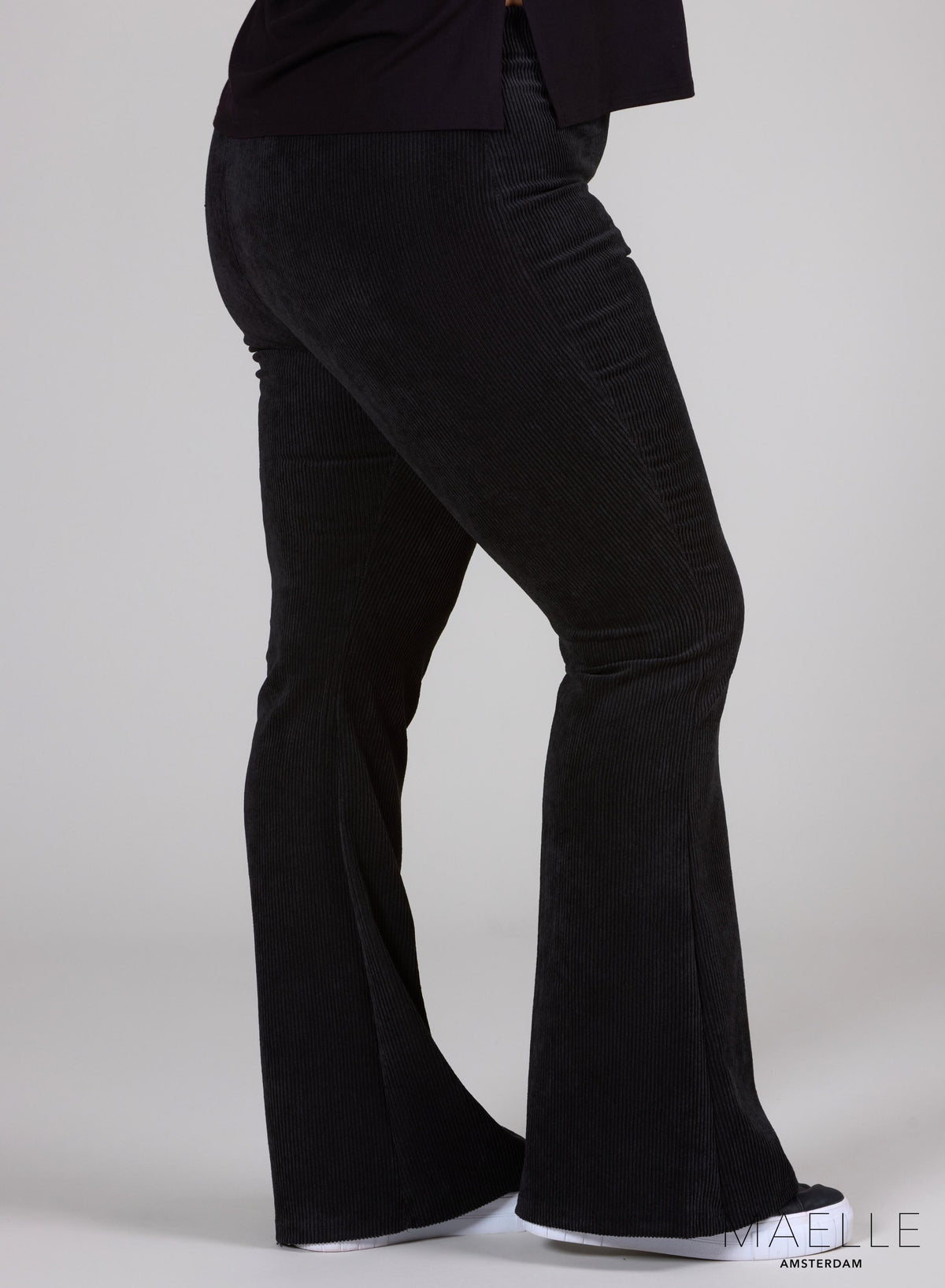Maelle Curdoroy flared broek zwart