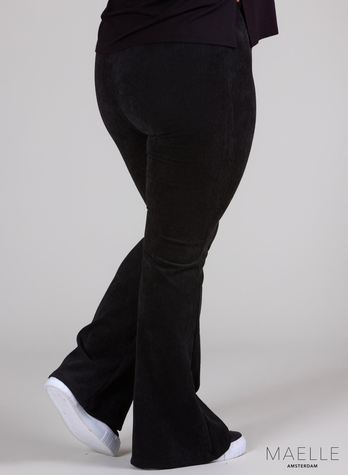 Maelle Curdoroy flared broek zwart
