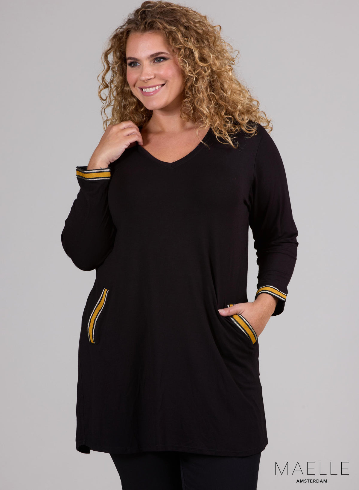 Maelle Simple V-Ausschnitt Tunika Musterd Trim