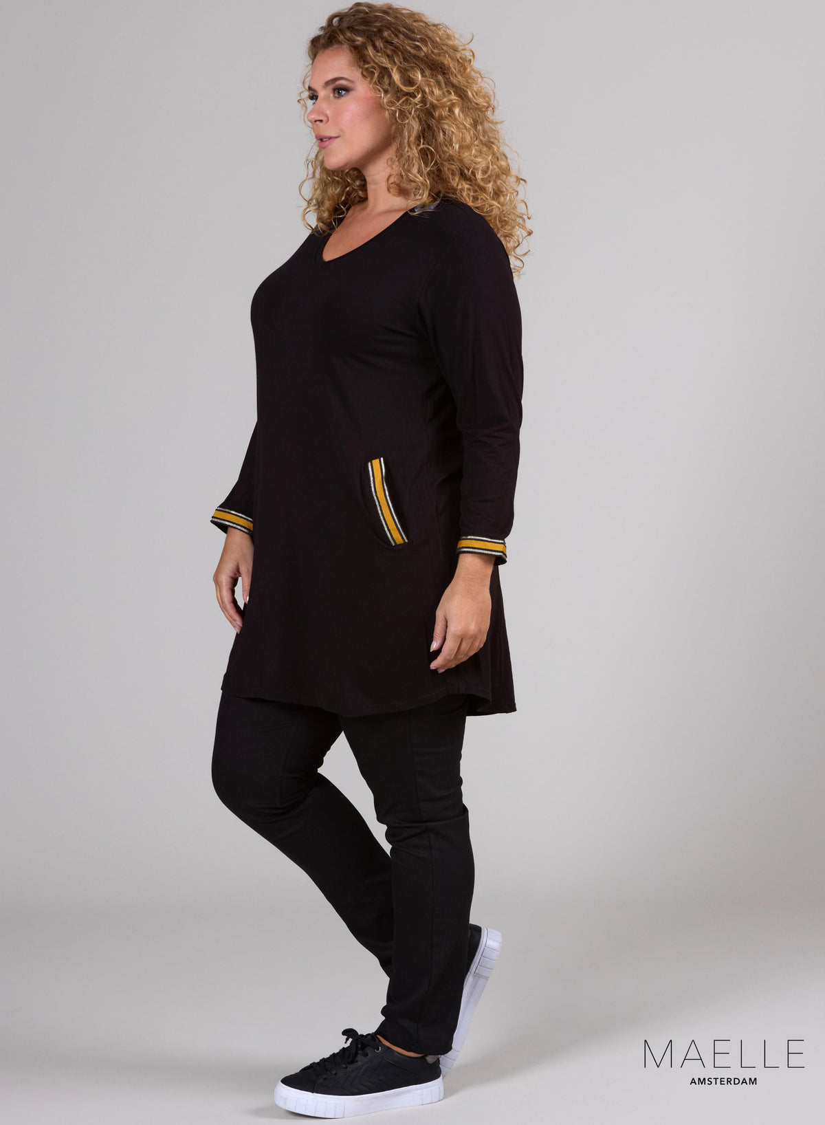 Maelle Simple V-Ausschnitt Tunika Musterd Trim