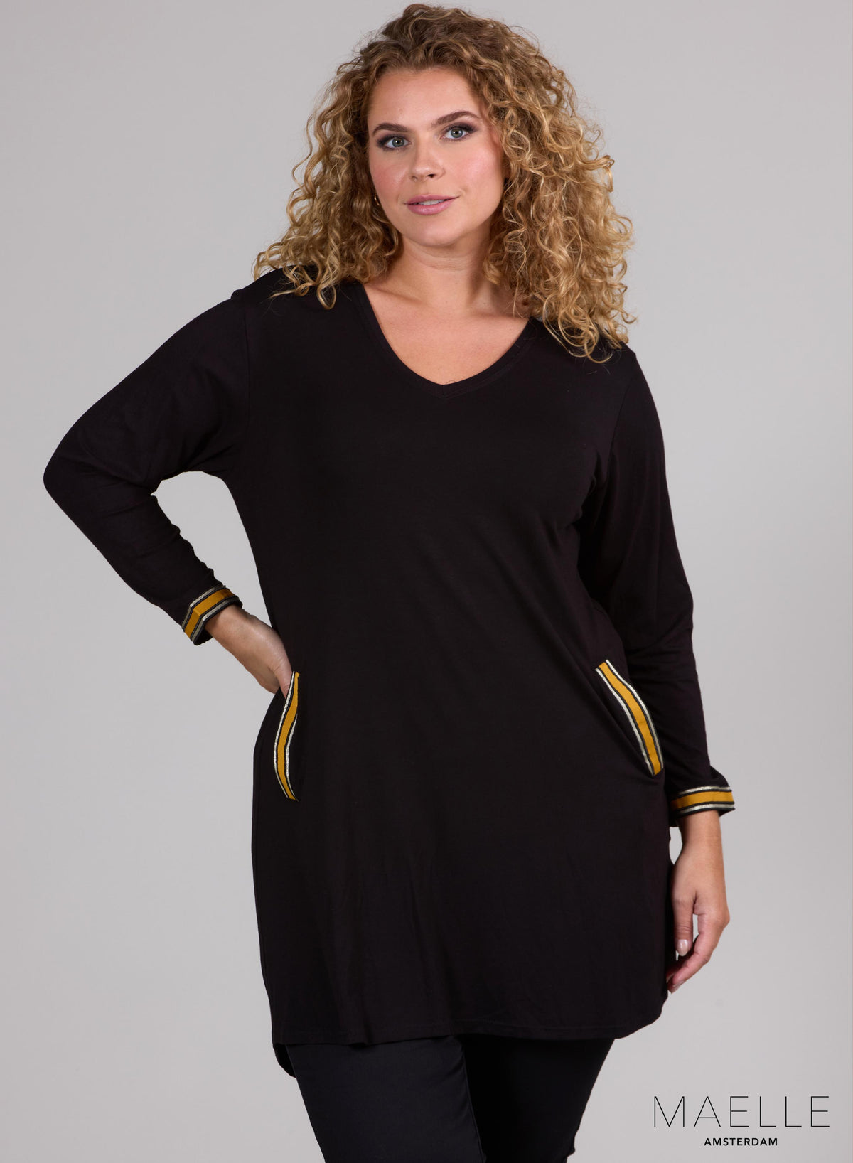 Maelle Simple V-Ausschnitt Tunika Musterd Trim