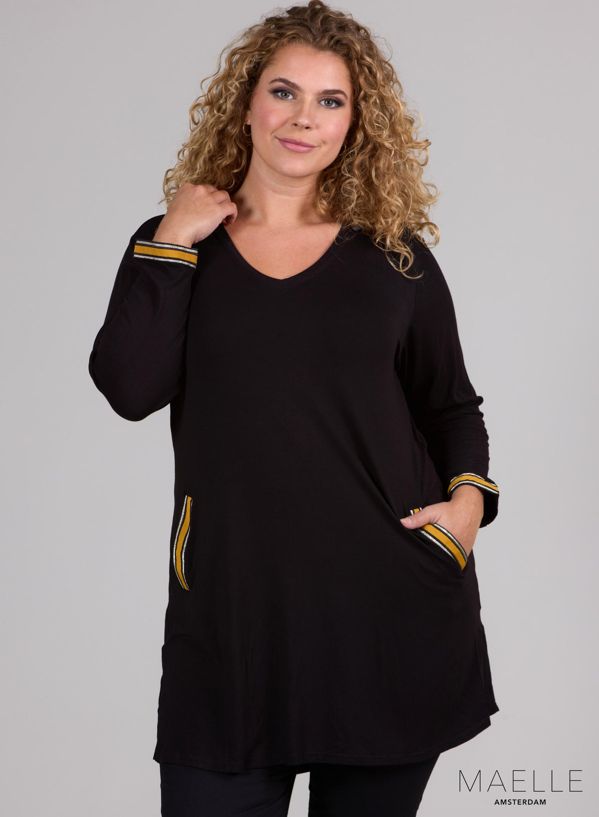 Maelle Simple V-Ausschnitt Tunika Musterd Trim