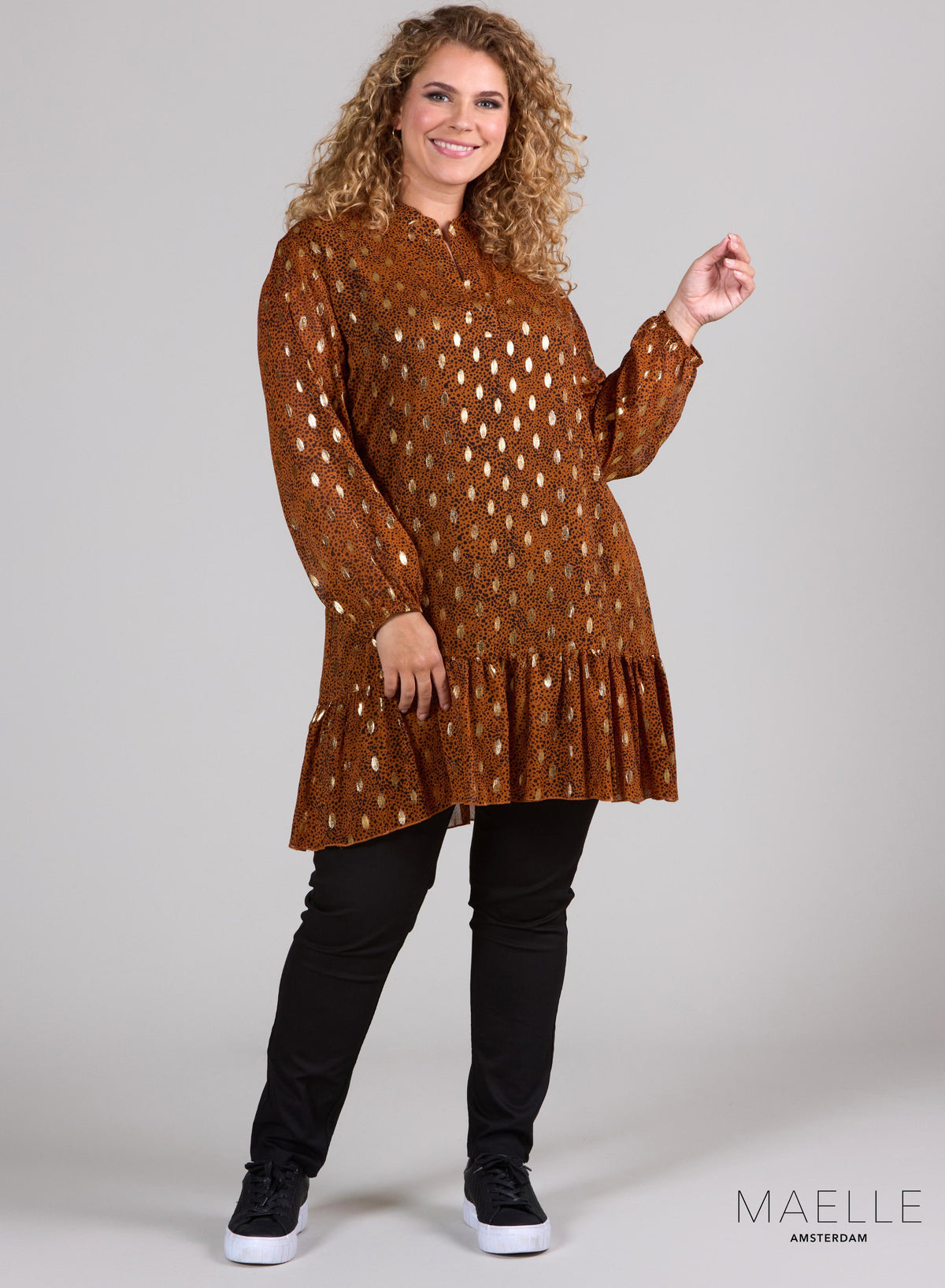 ME-TU-1011 - Tuniek met ruches en zwierige chiffonprint in camelgoud