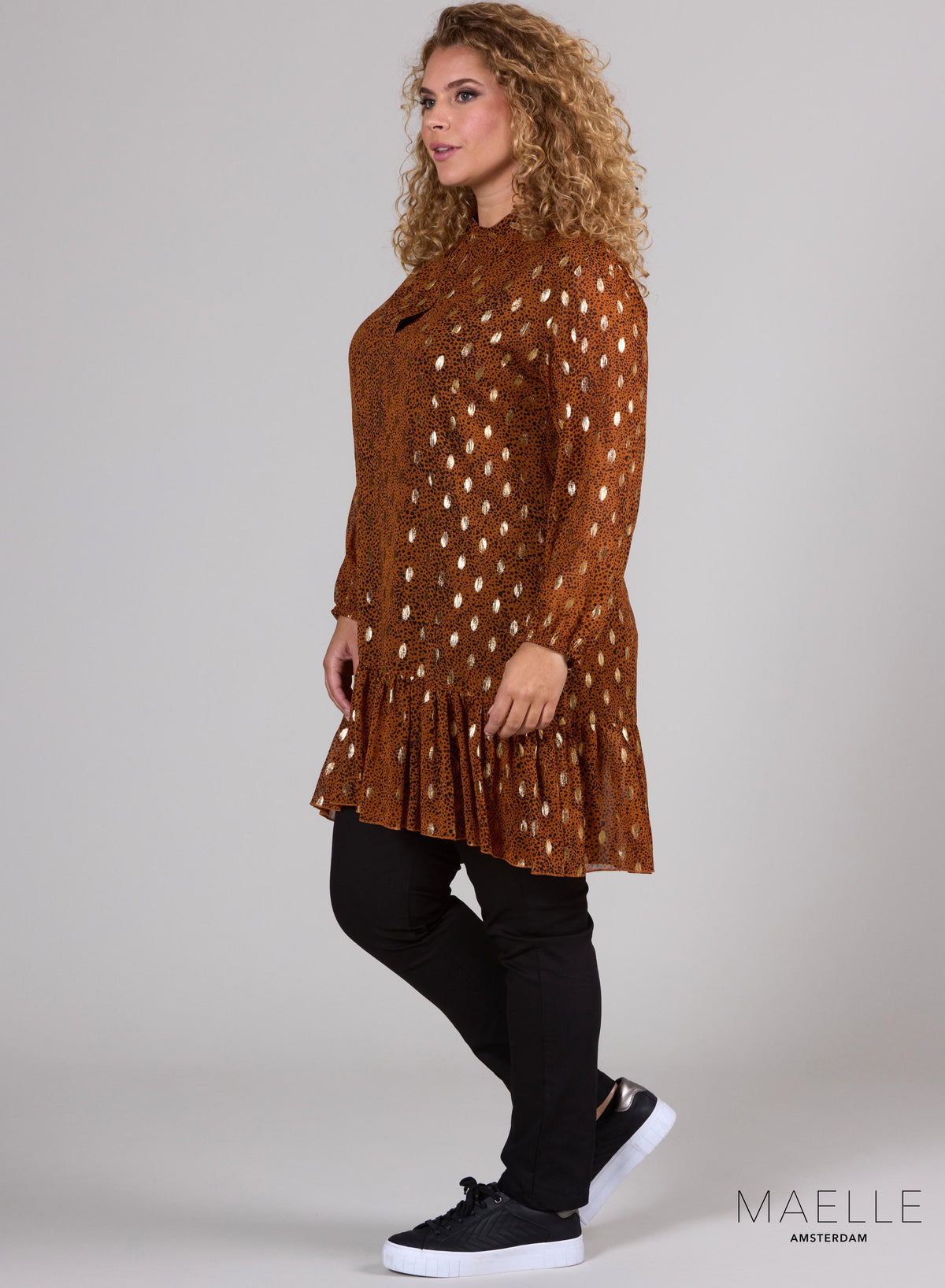 ME-TU-1011 - Tuniek met ruches en zwierige chiffonprint in camelgoud
