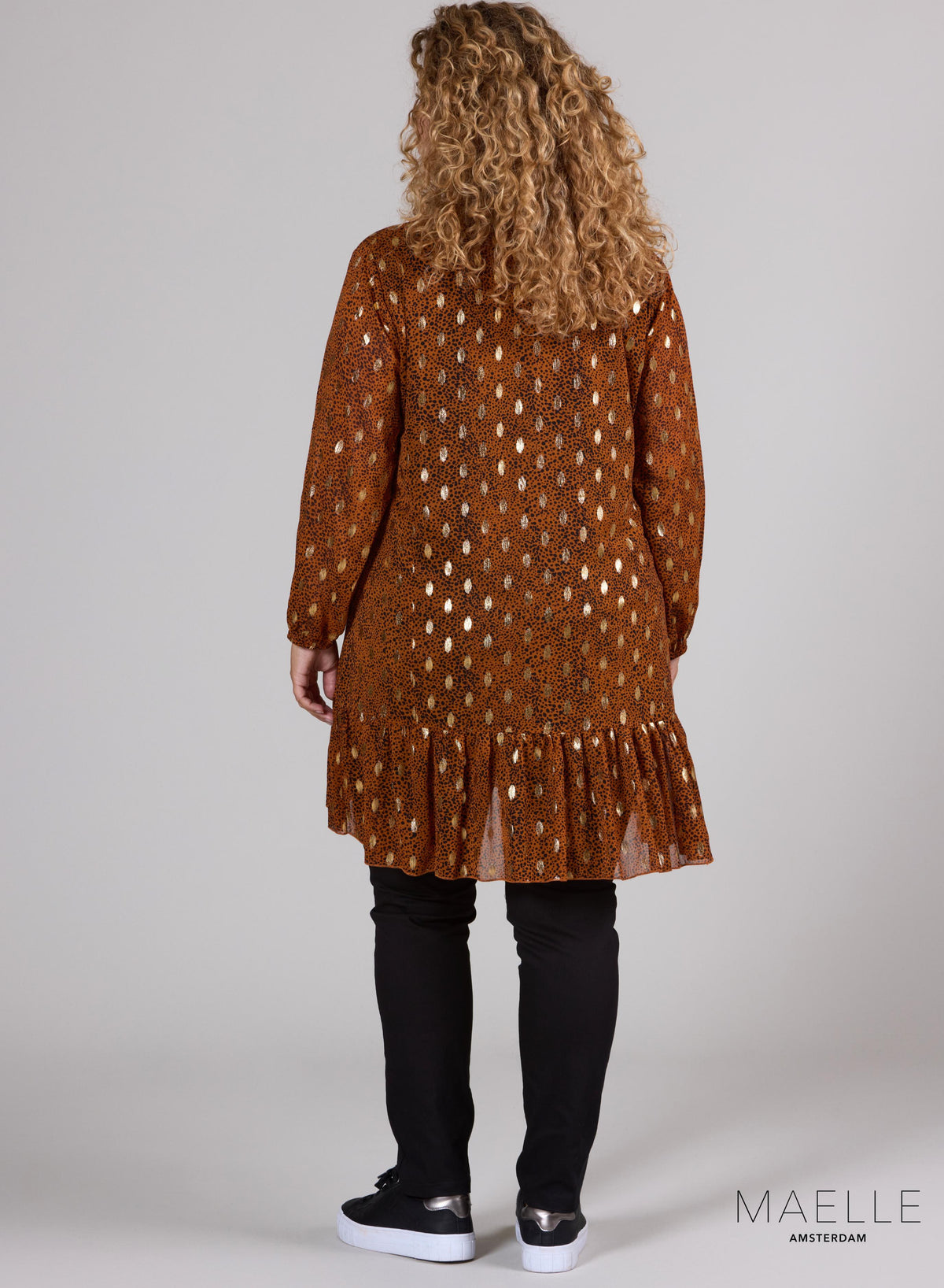 ME-TU-1011 - Tuniek met ruches en zwierige chiffonprint in camelgoud