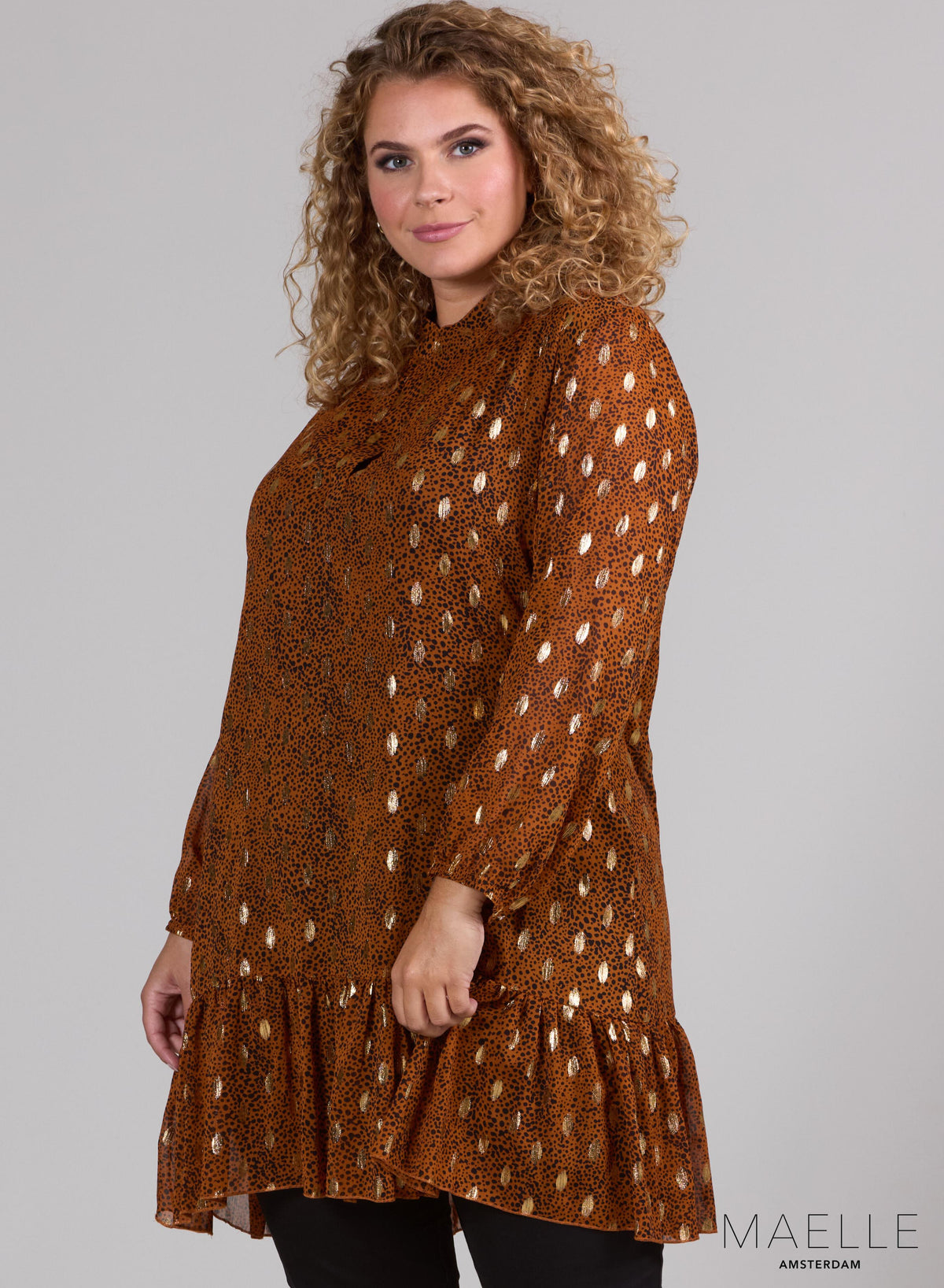 ME-TU-1011 - Tuniek met ruches en zwierige chiffonprint in camelgoud